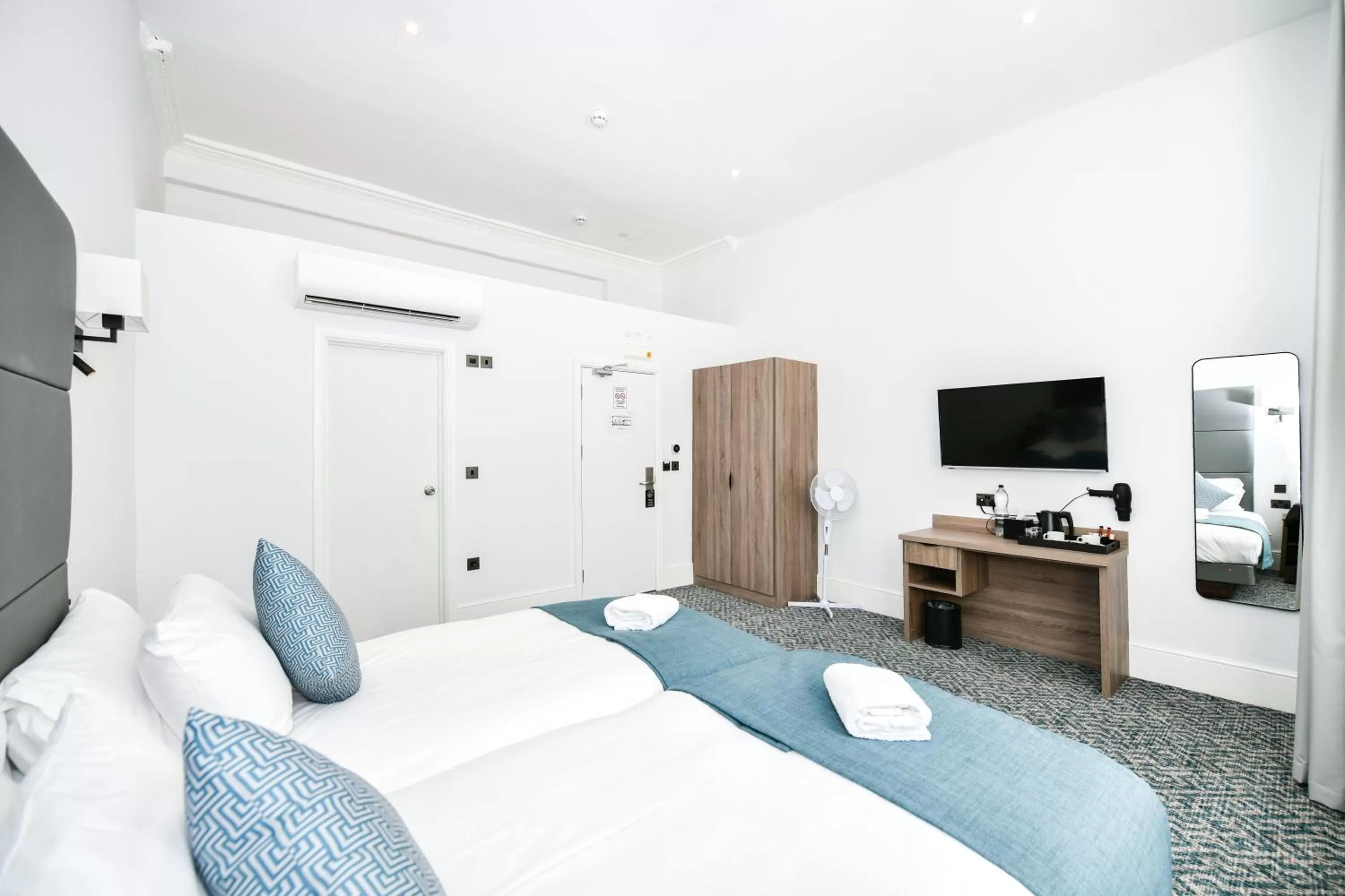 Bedroom, Bed in The J Hyde Park - A Park Avenue Hotel