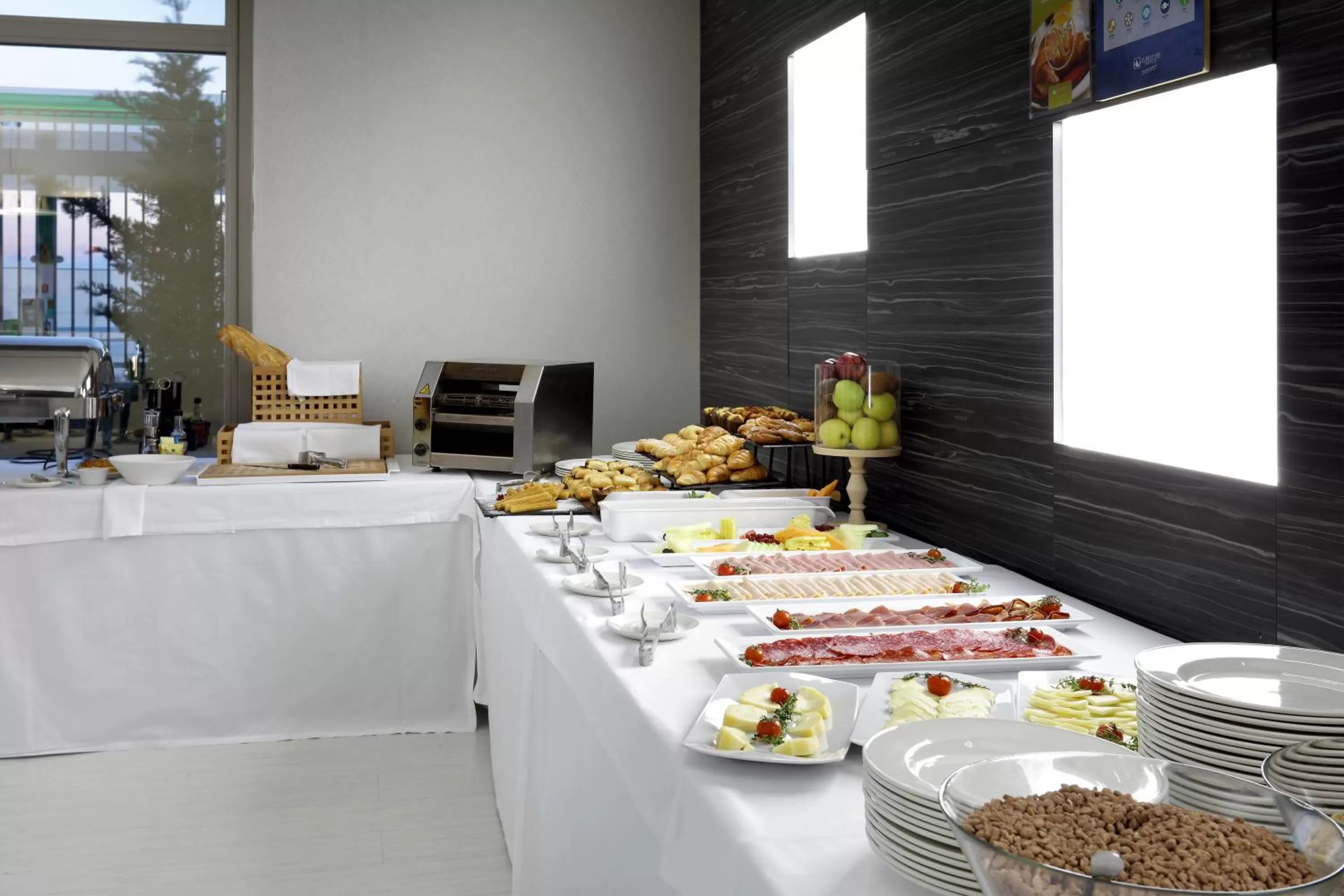 Buffet breakfast in Eurostars Arenas de Pinto