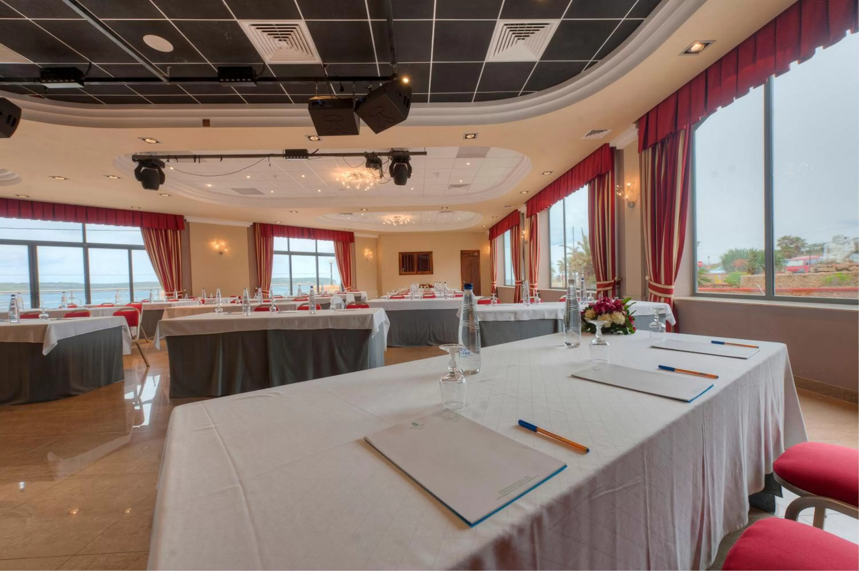 Business facilities in Paradise Bay Resort