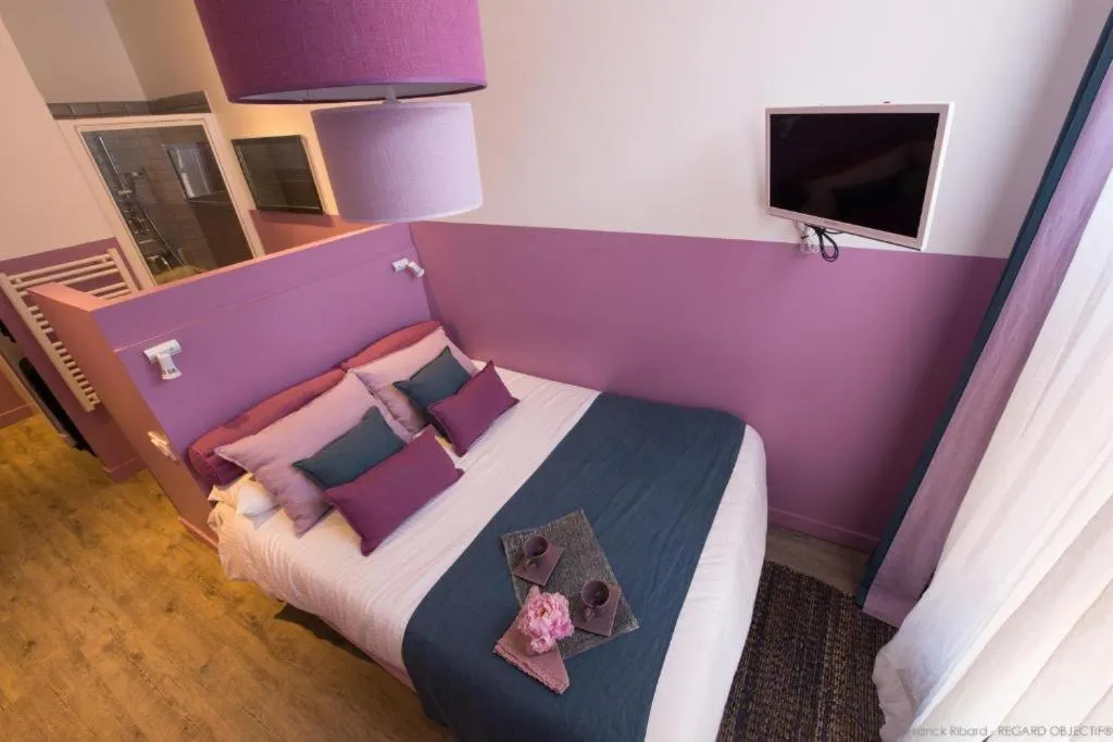 Bed in Hôtel de la Croix-Rousse