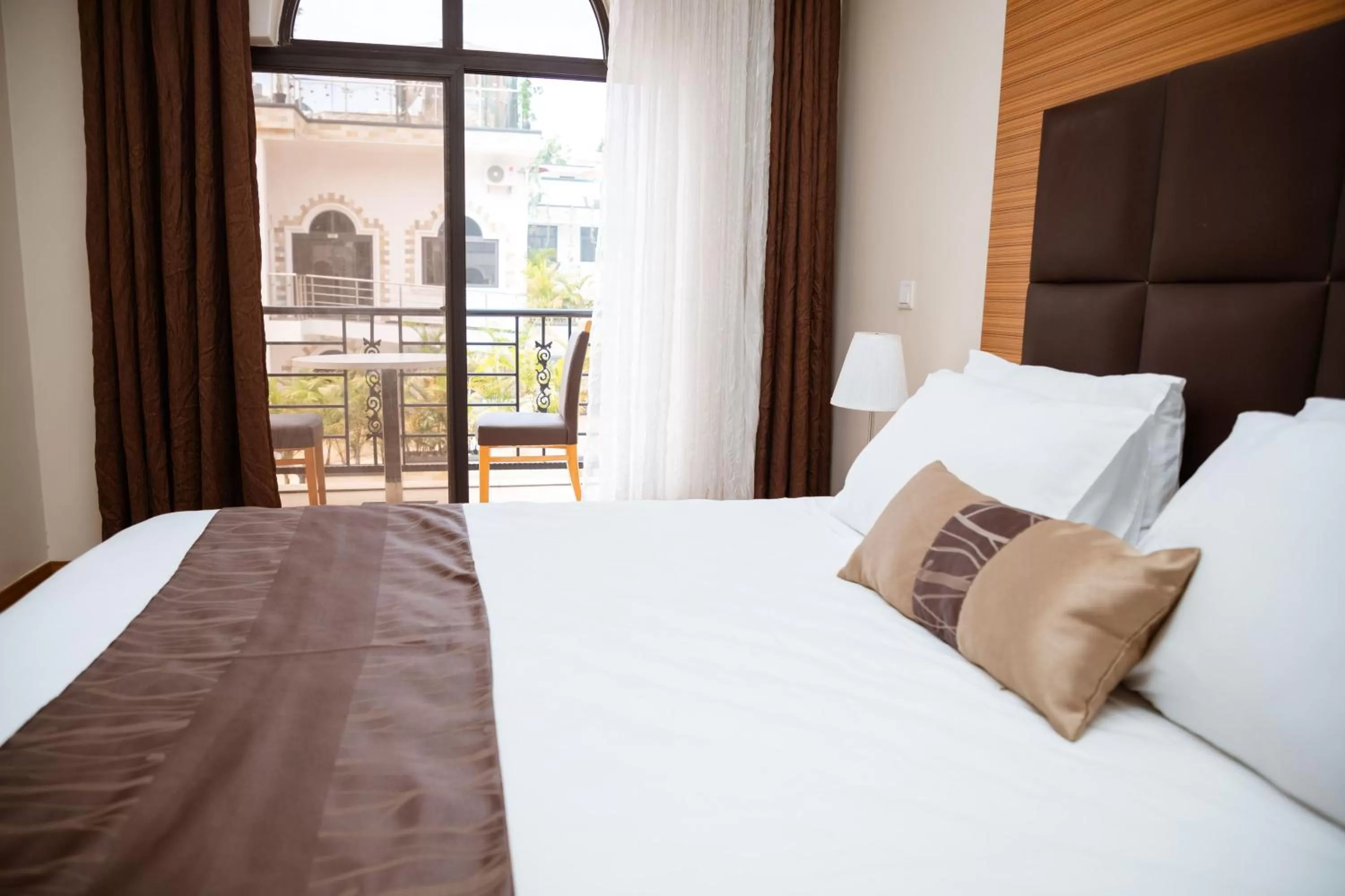 Bed in Ndaru Luxury Suites