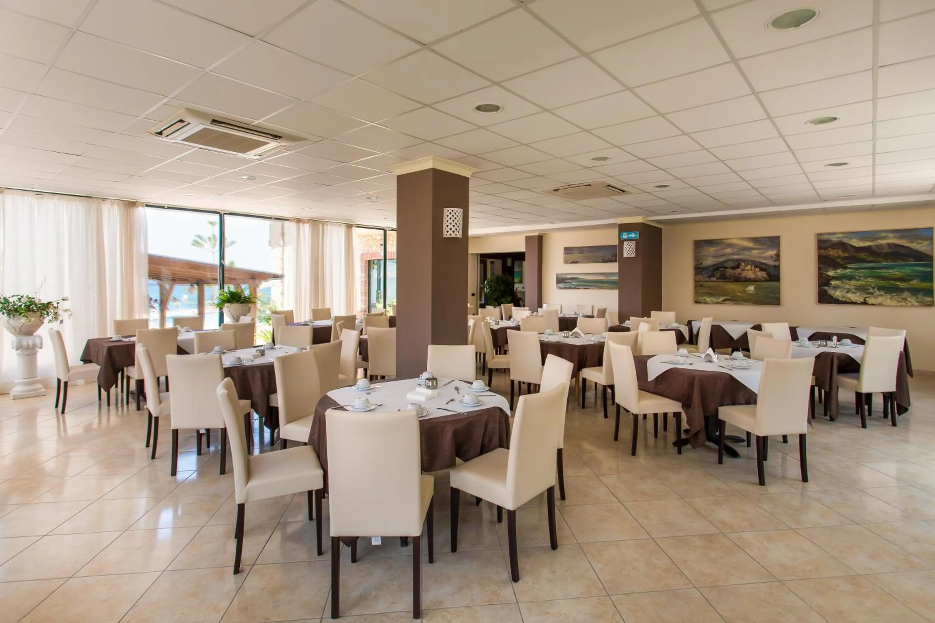 Restaurant/places to eat in Hotel La Playa Blanca