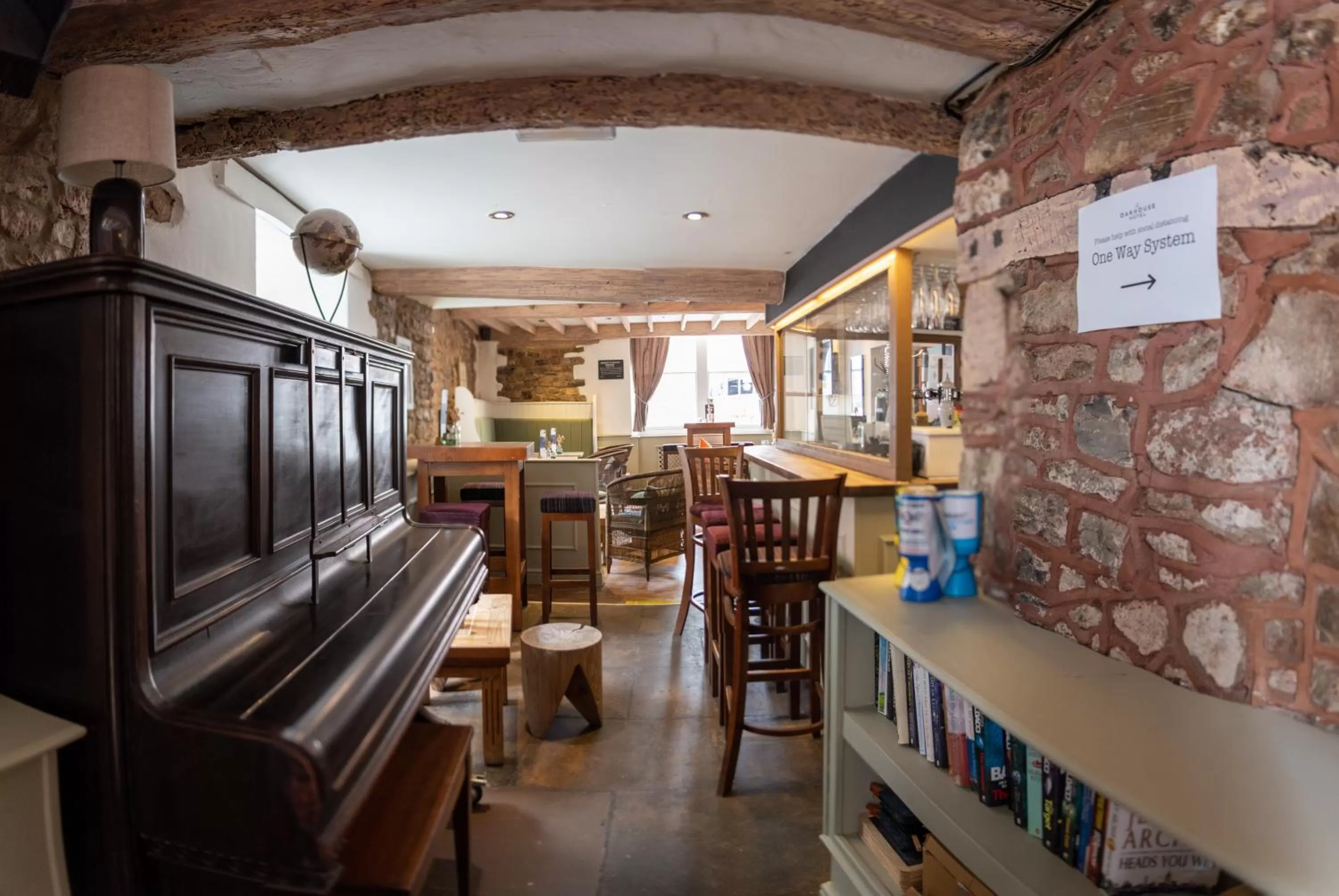 Lounge or bar, Restaurant/Places to Eat in The Oak House Hotel