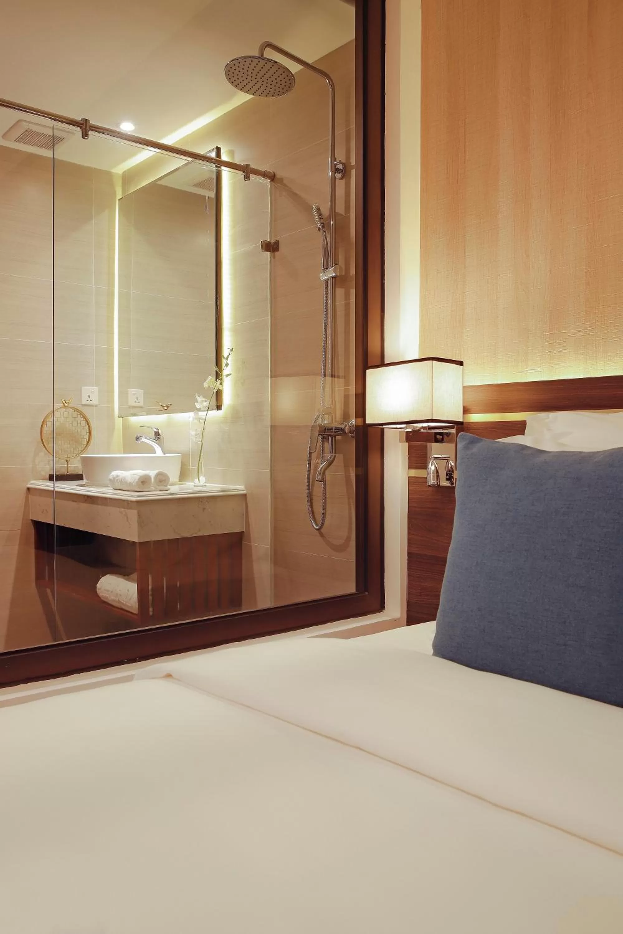 Bathroom, Bed in Seana Hotel