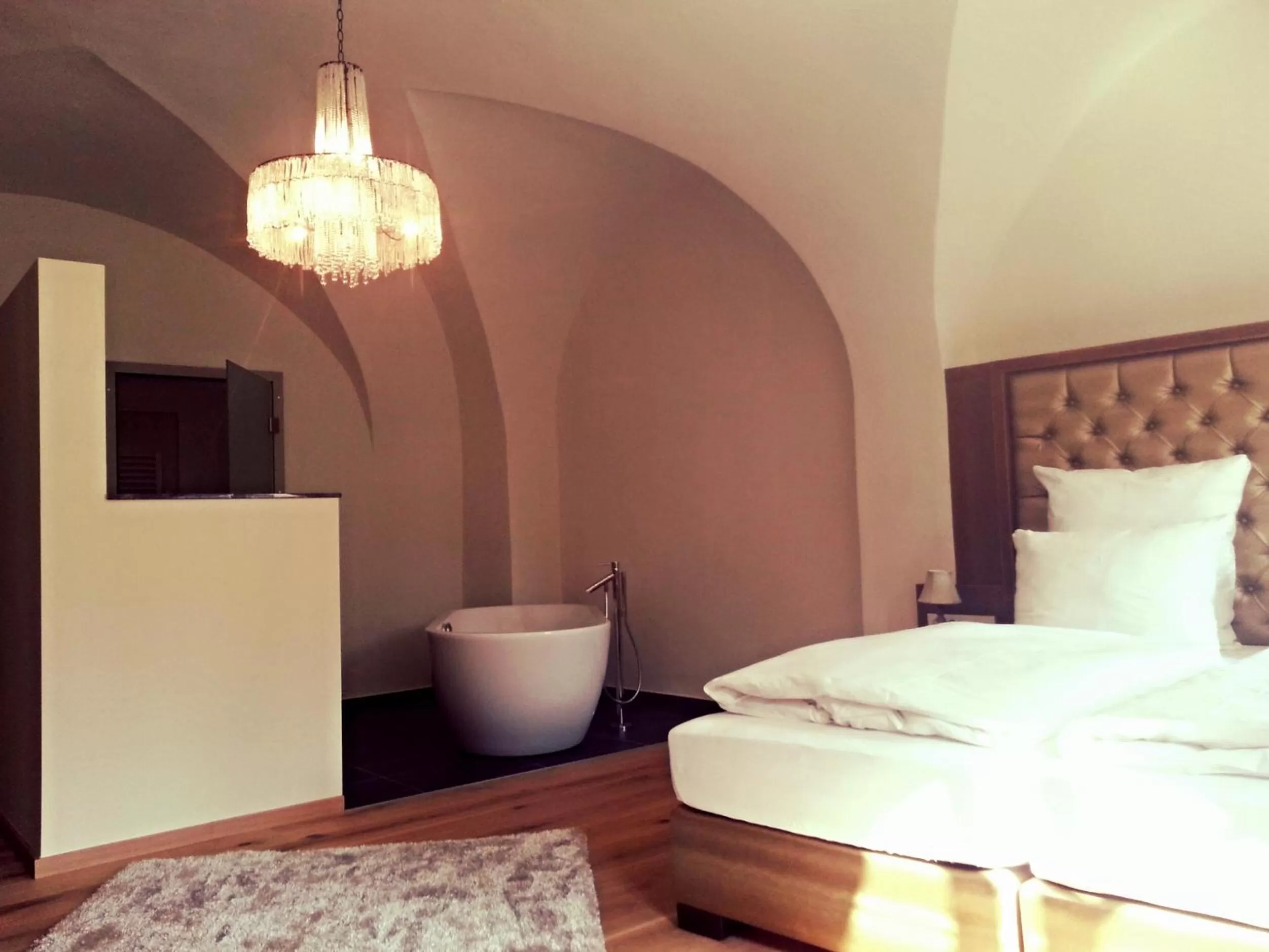 Deluxe Double Room with Bath in Hotel Paul Otto