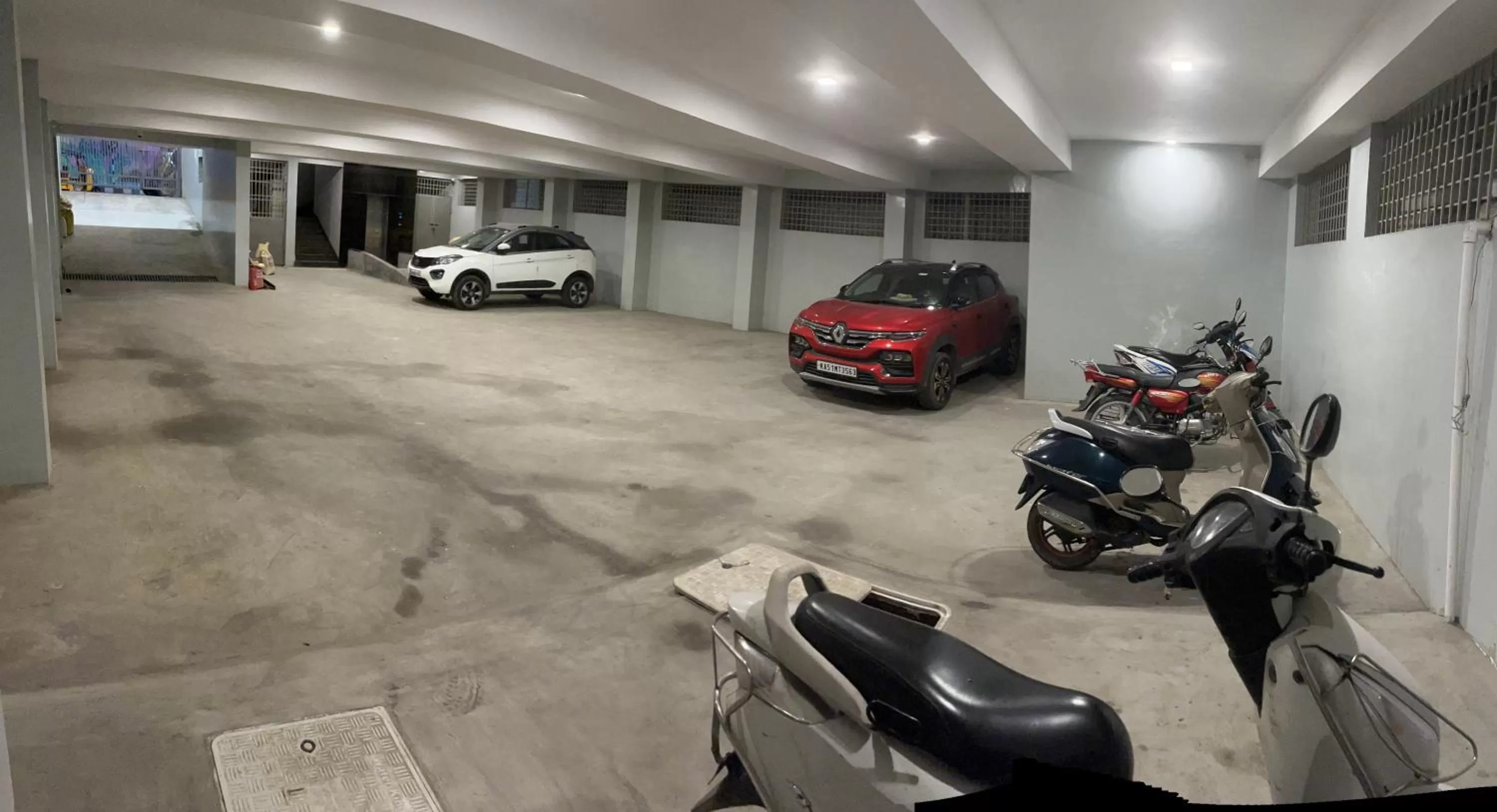 Parking in Symphony Inn