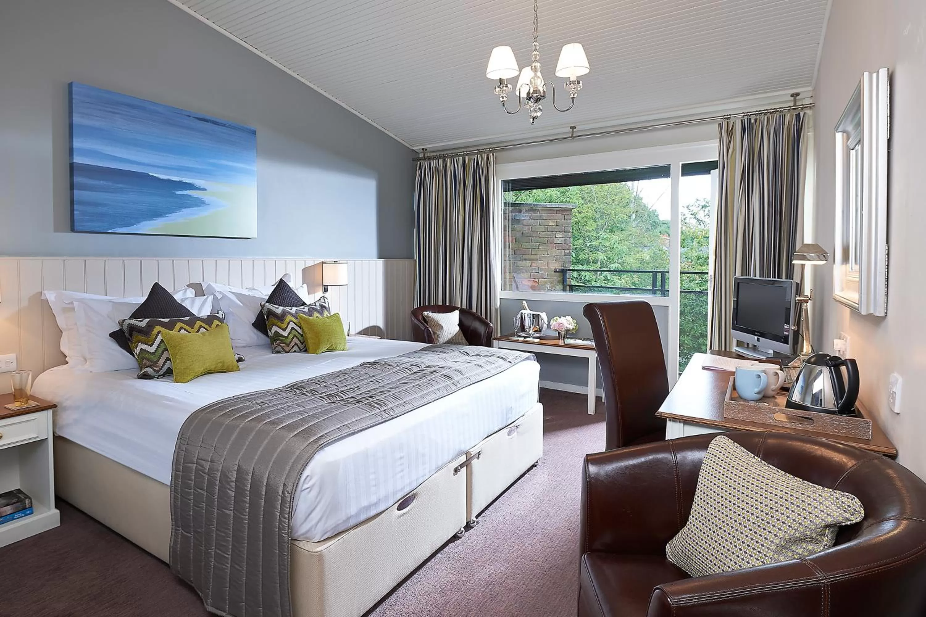 Superior King Room in The Potters Heron - A Heartwood Inn