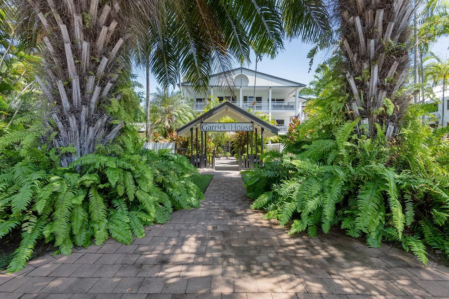 Facade/entrance in Garrick House