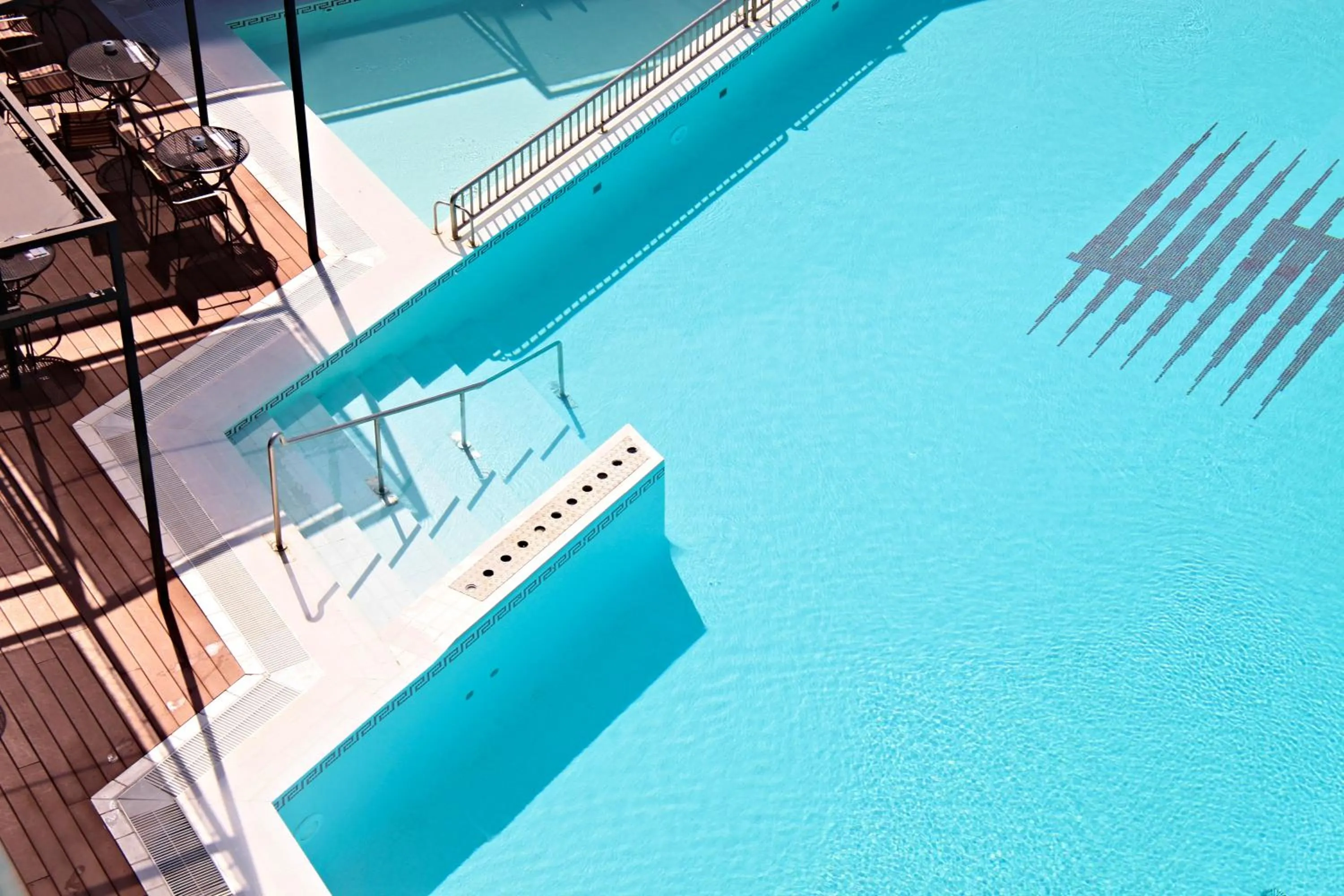Swimming pool in Hotel Serrano Palace