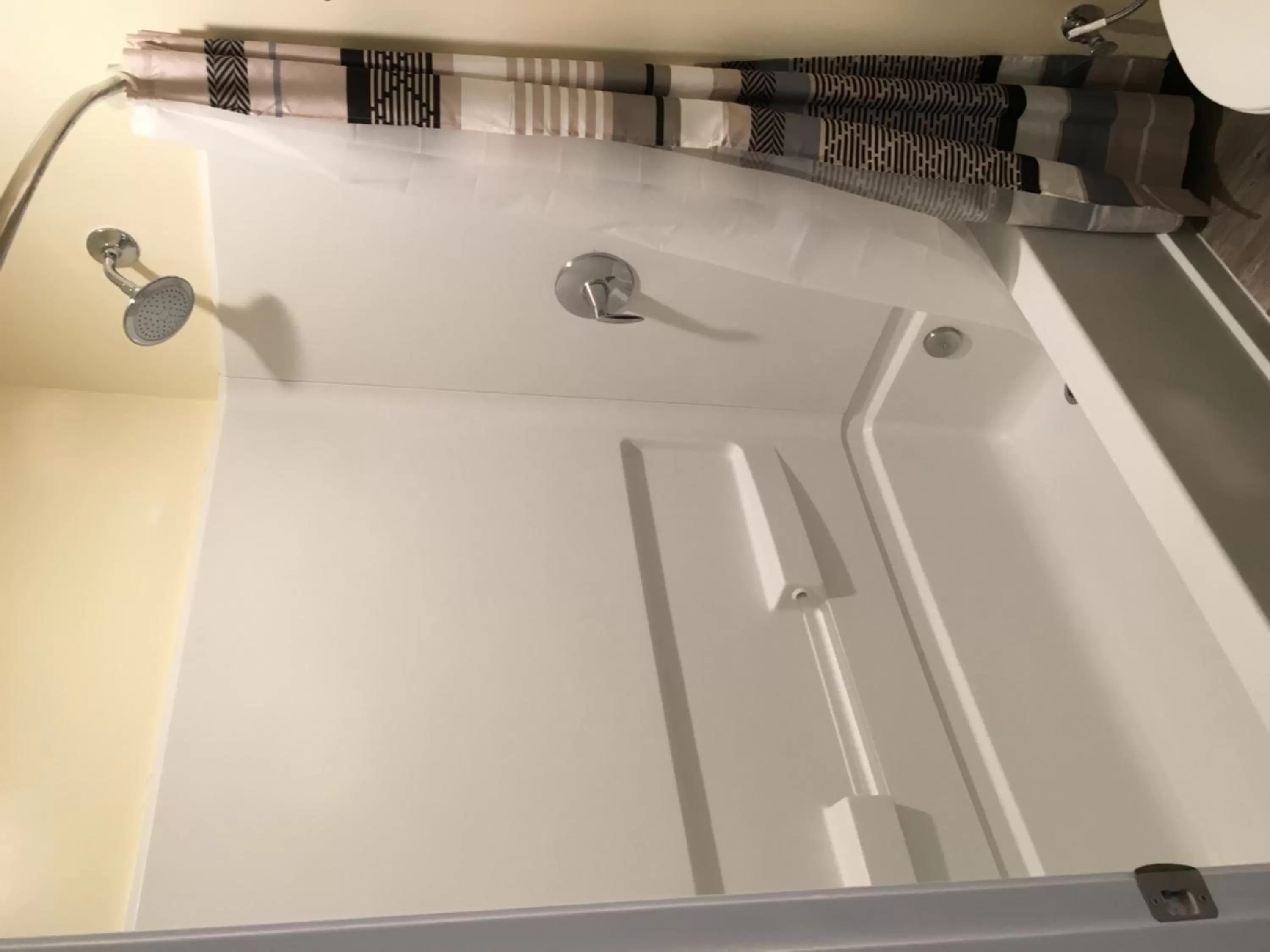 Bathroom in Lincoln Park Motel