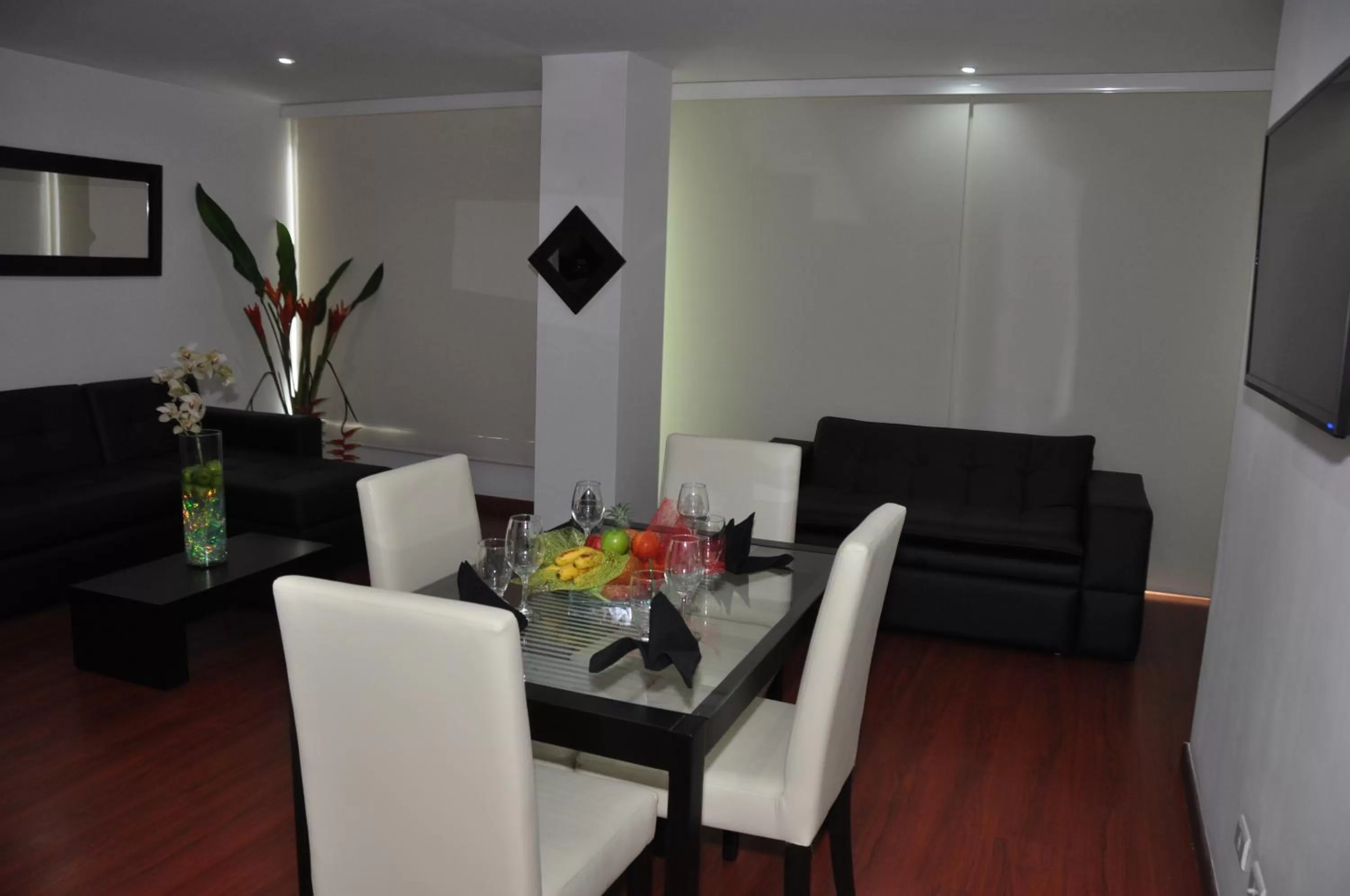 Photo of the whole room in Apartamentos Plaza Modelia