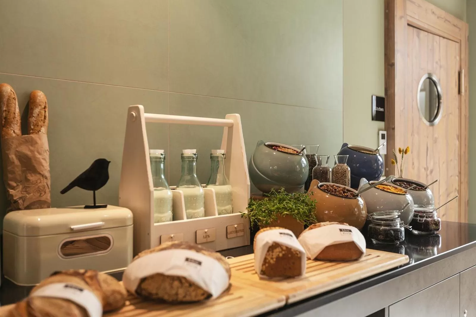 Food and drinks in Holiday Inn - the niu, Mill Cologne Mülheim by IHG