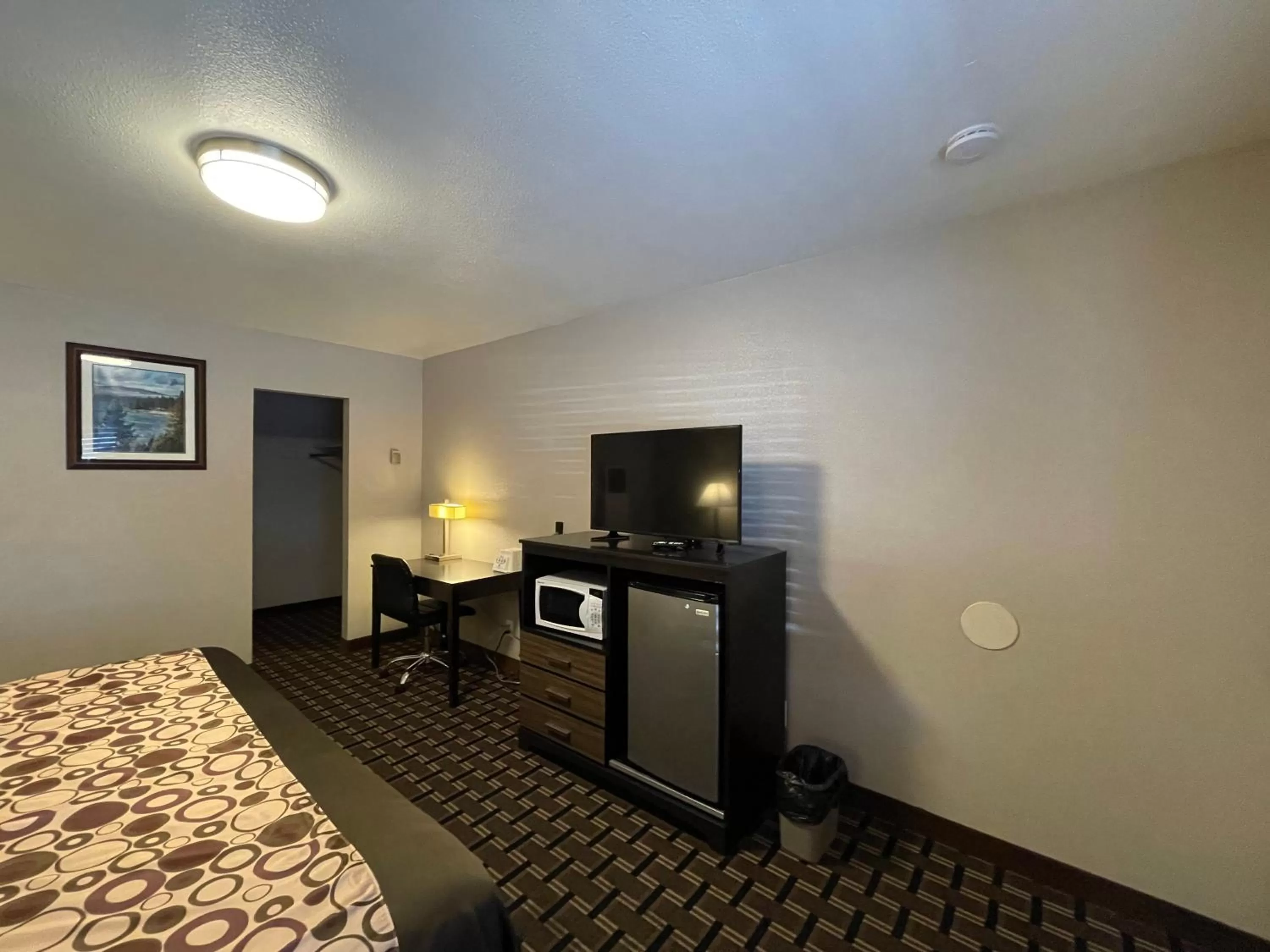 Bed in Beverly Lodge