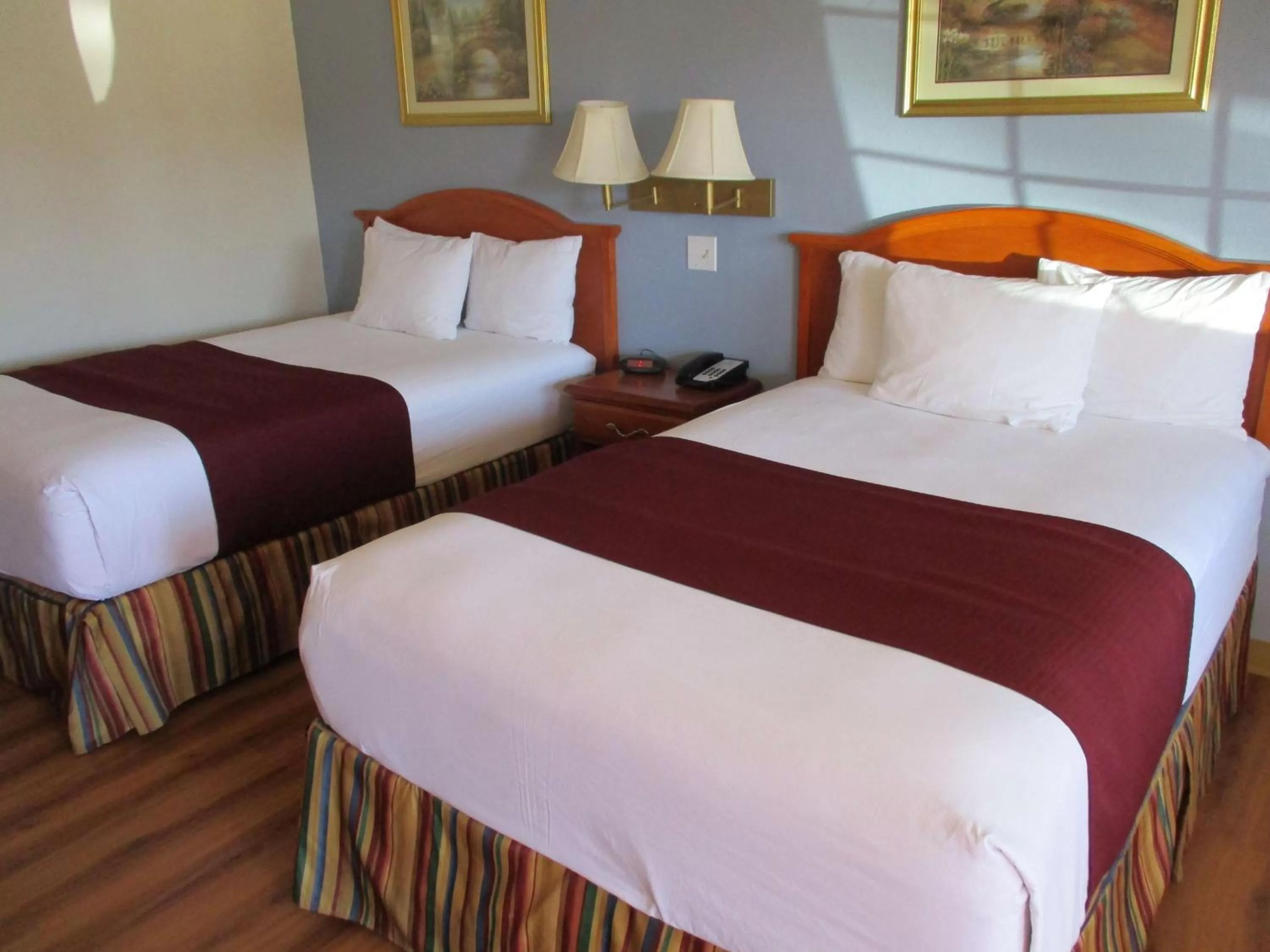 Photo of the whole room, Bed in Best Western Palestine Inn