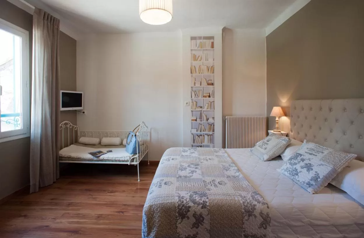 Day, Bed in Hôtel la Bona Casa