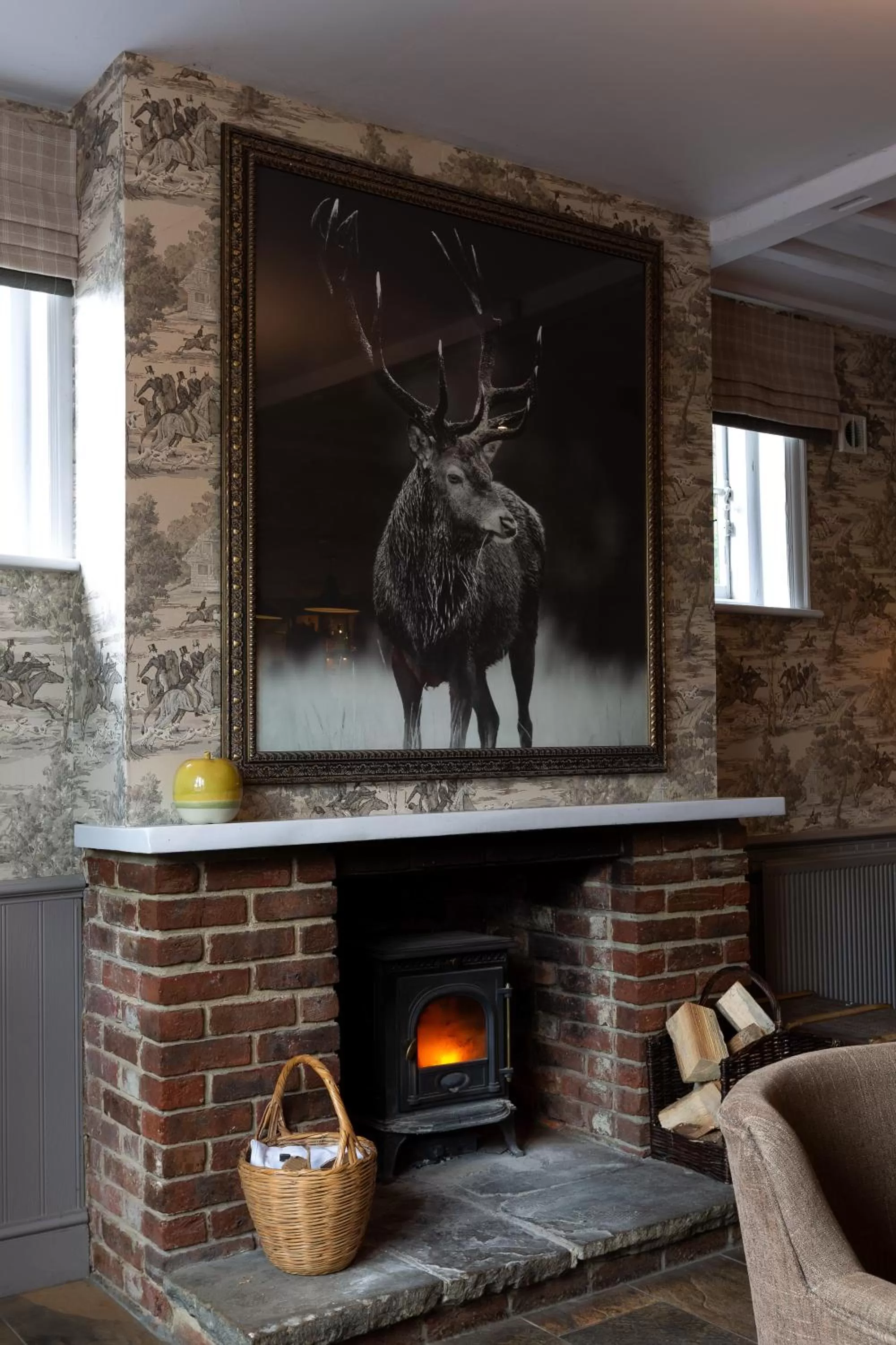 Lounge or bar, BBQ Facilities in The Poacher Inn