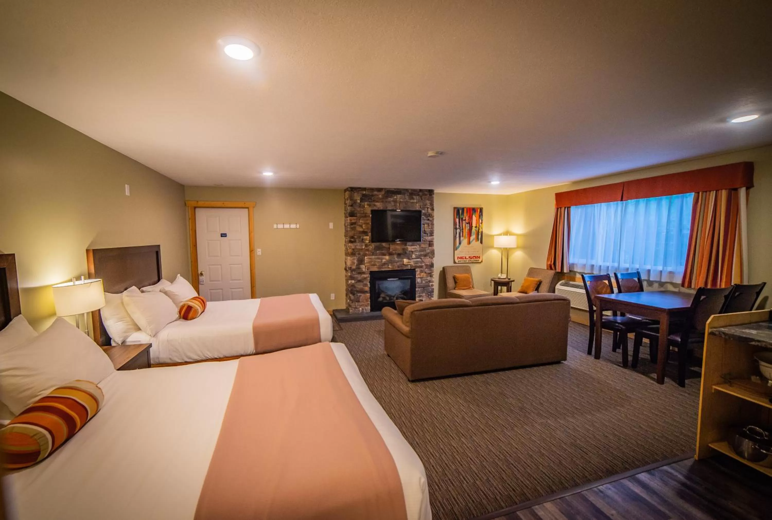 Photo of the whole room, Bed in Alpine Inn & Suites