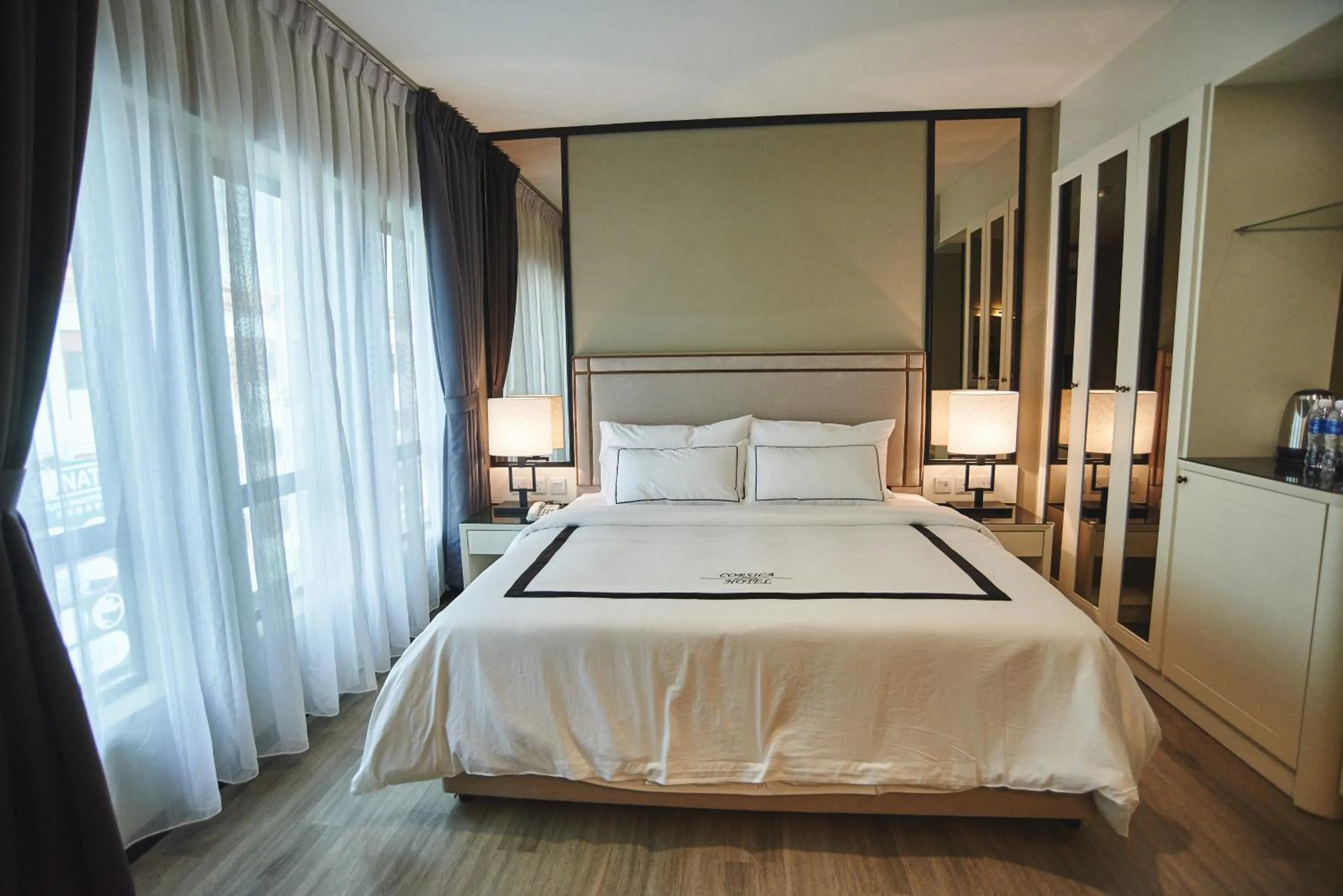 Bedroom, Bed in Corsica Hotel