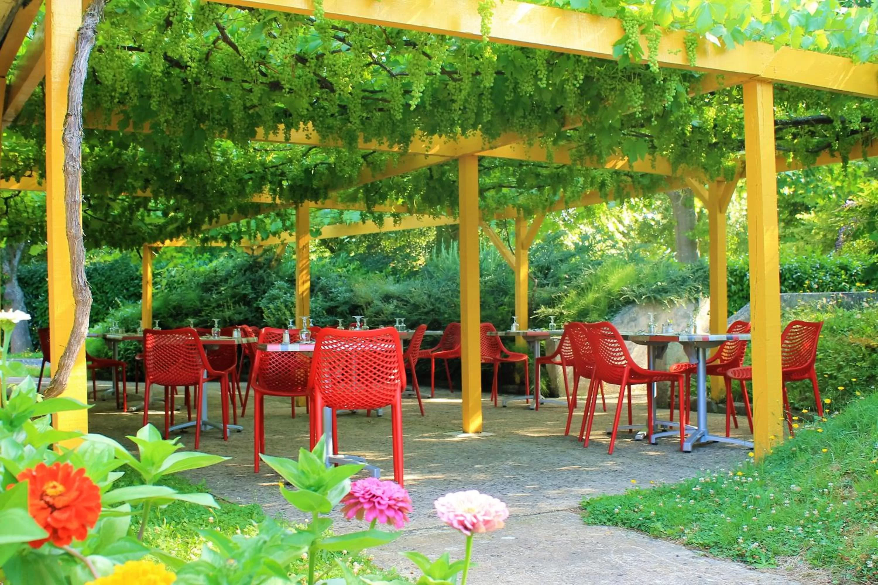 Patio in Hotel Bonanite