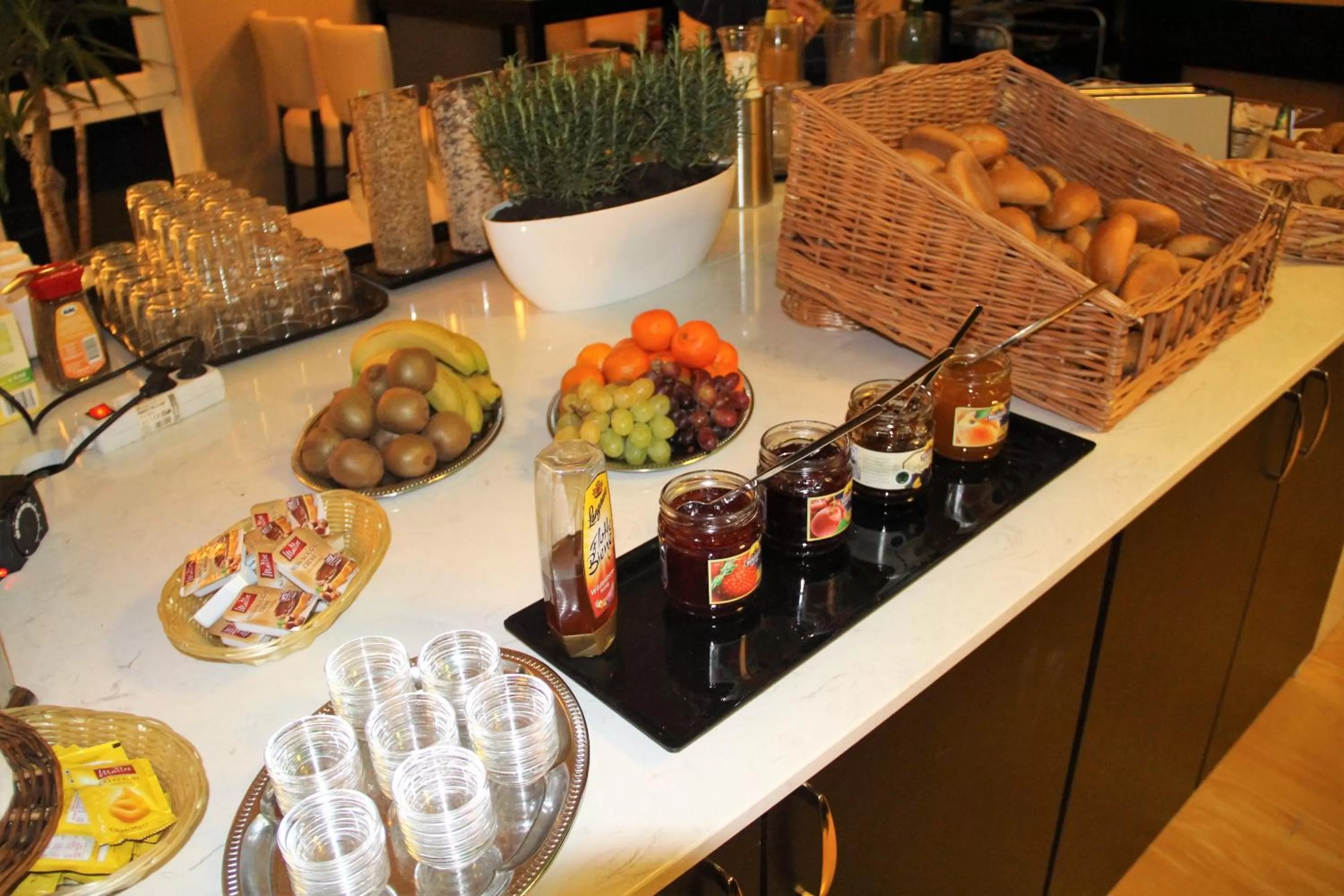 Food and drinks in Check Inn Hotel Merseburg