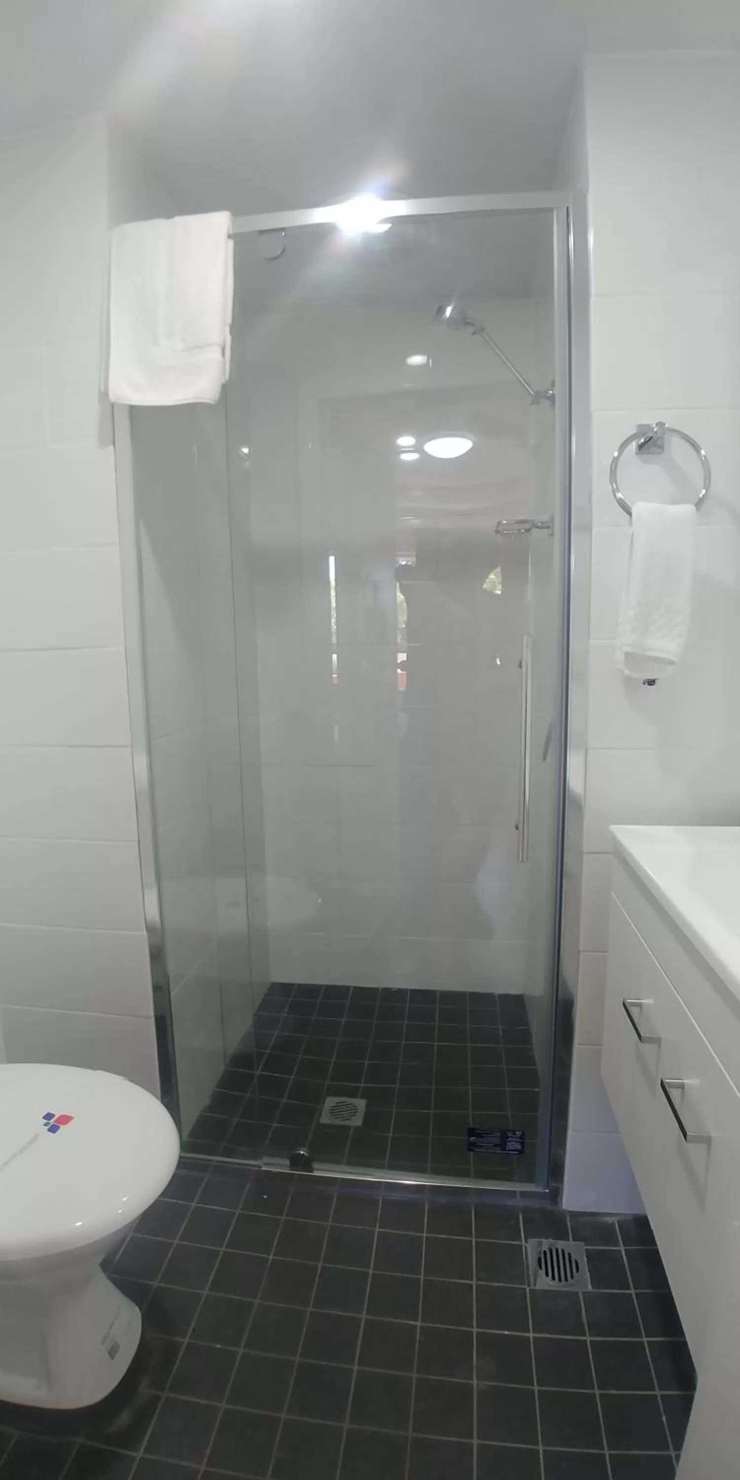 Bathroom in Bega Motel