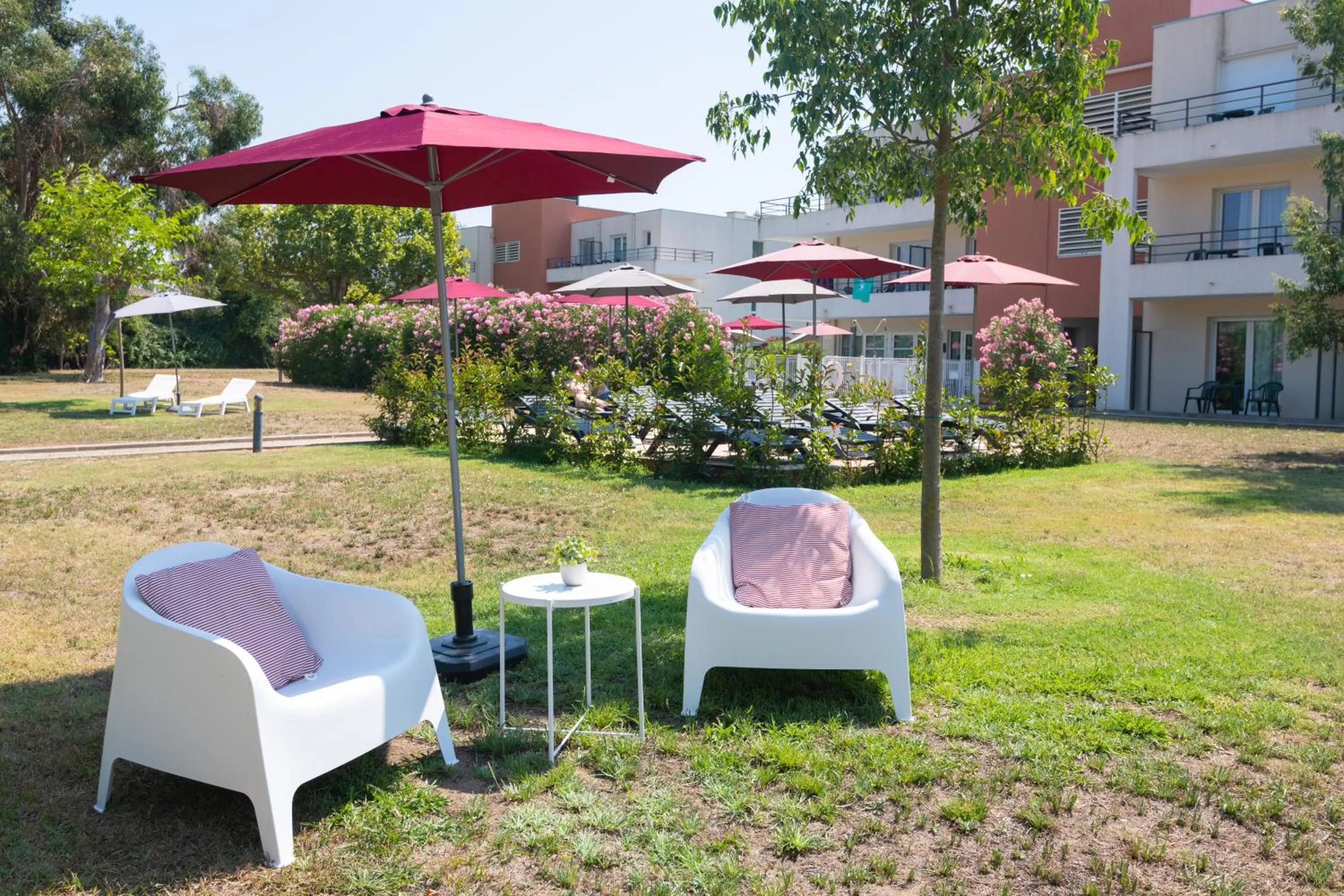 Patio in Comfort Aparthotel Cannes Mandelieu