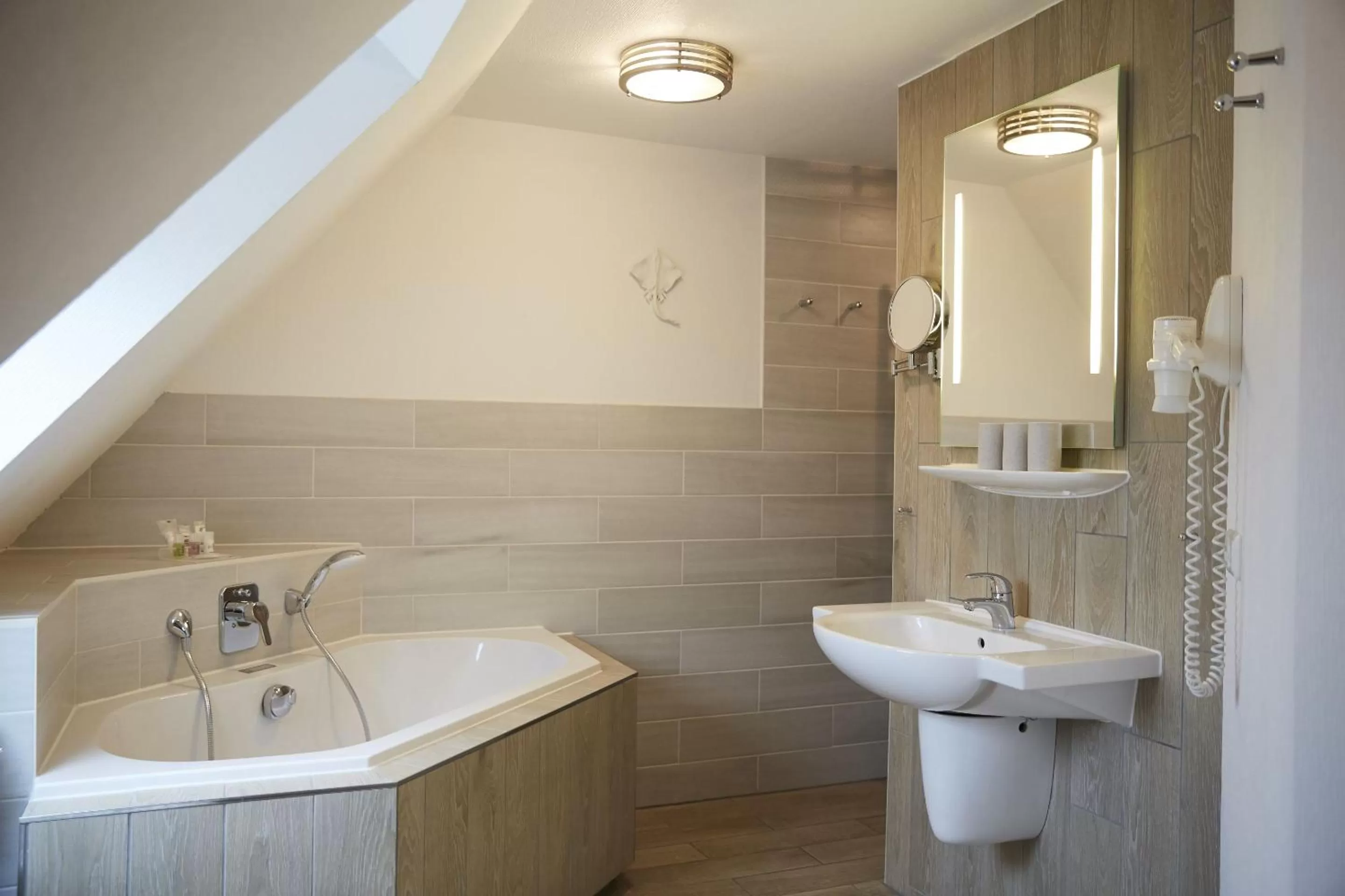 Bathroom in Bernstein-Hotel Bootshaus