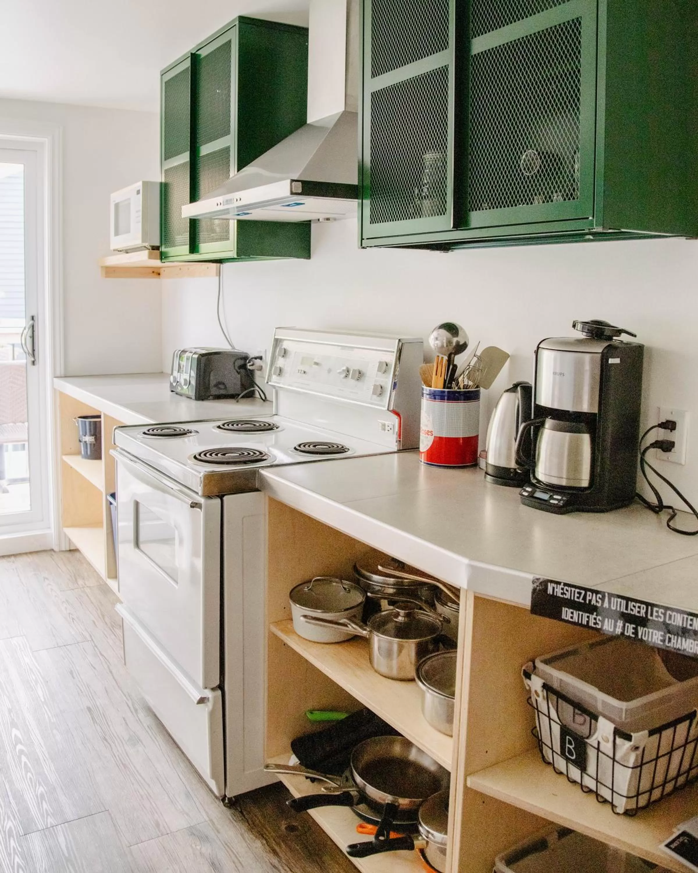 Kitchen or kitchenette in Auberge Sutton Brouerie