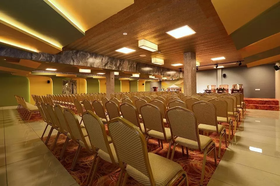 Business facilities in Hotel New York Square