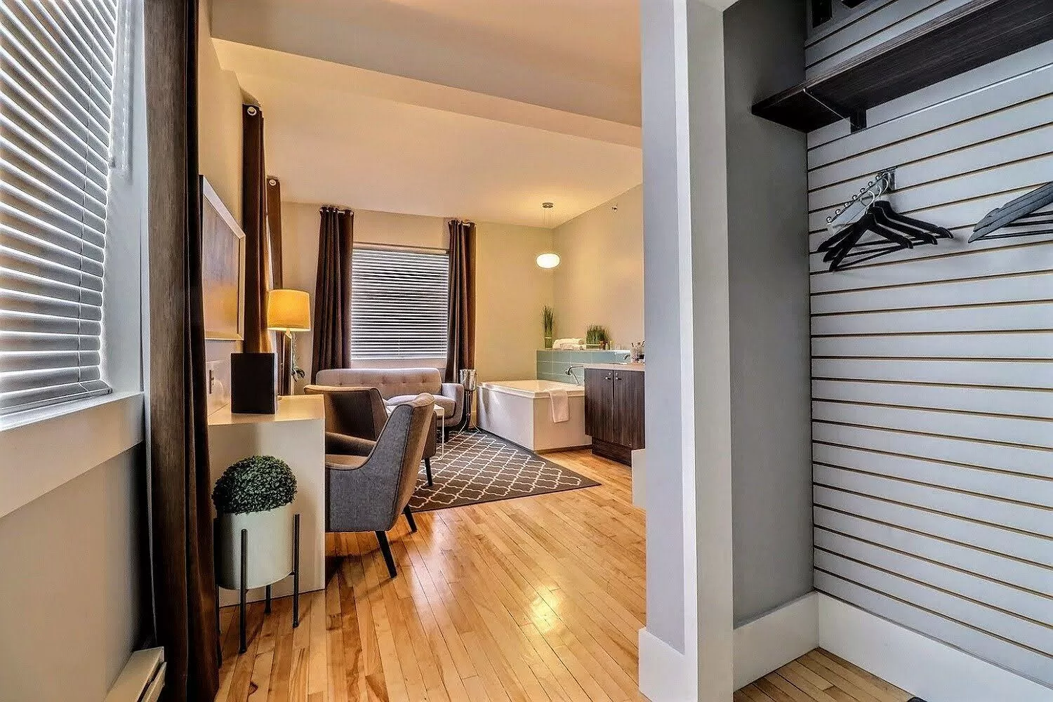 St. James' Gate, Boutique Hotel