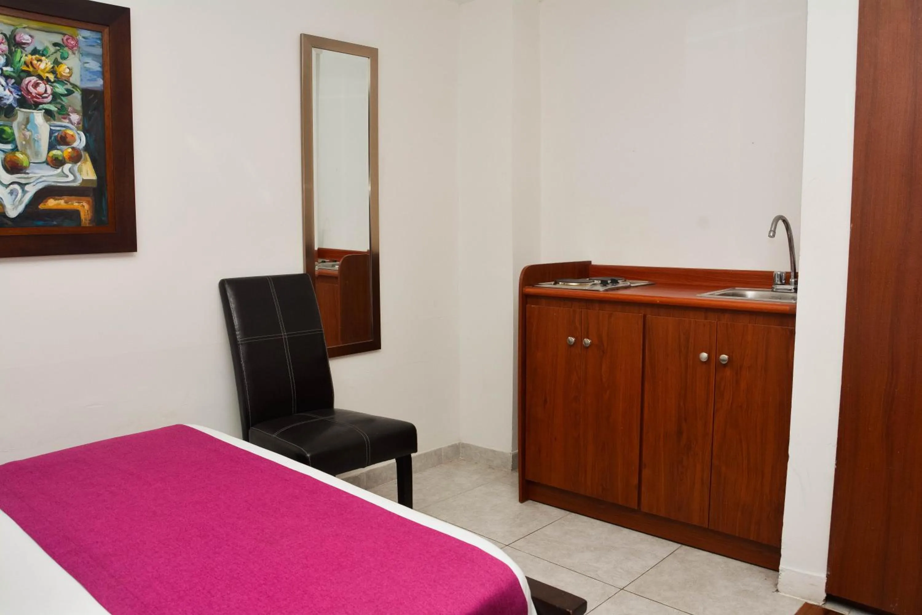 Kitchen or kitchenette, Bed in Hotel Karlo By GHO Hoteles