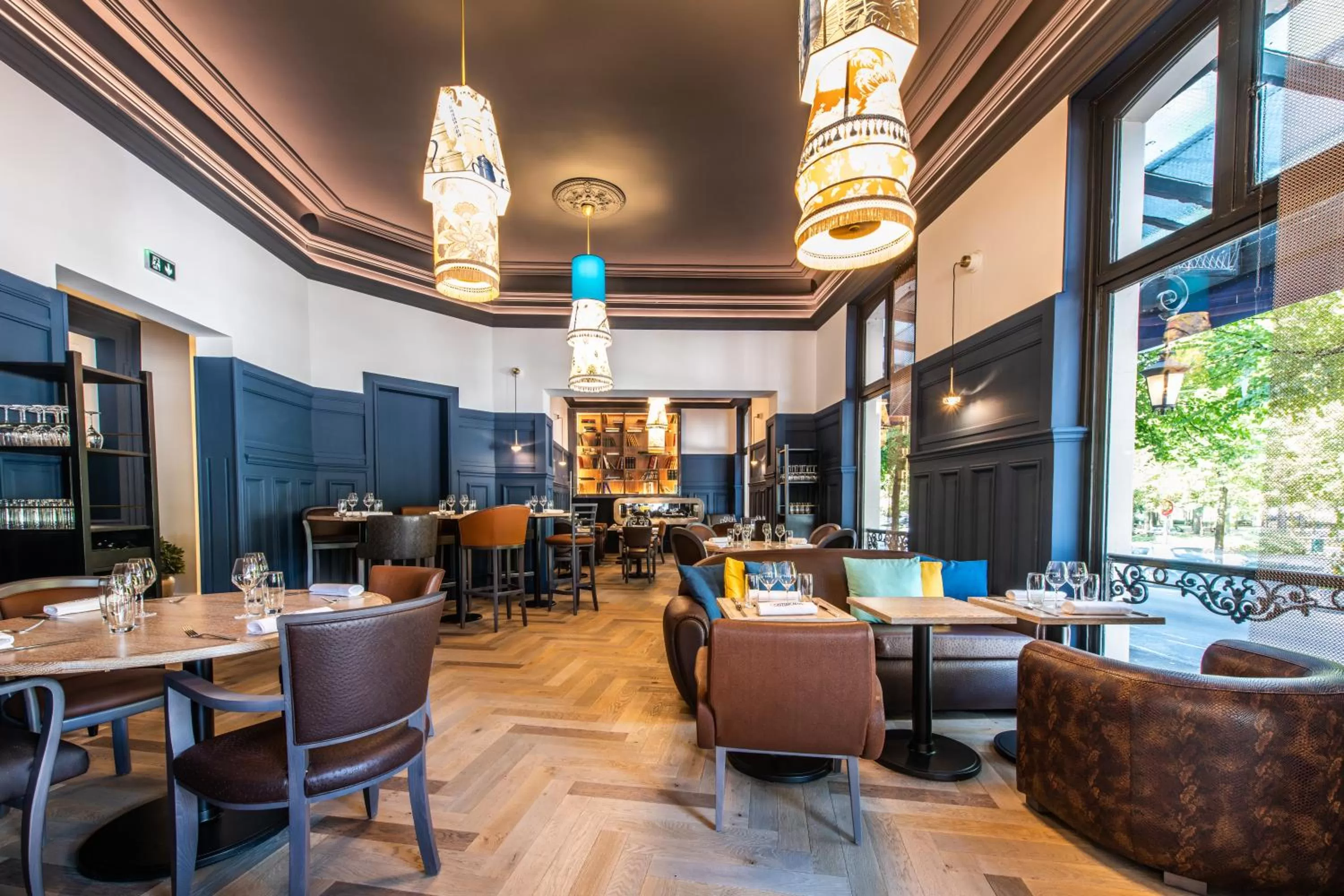 Restaurant/places to eat in Continental Hotel