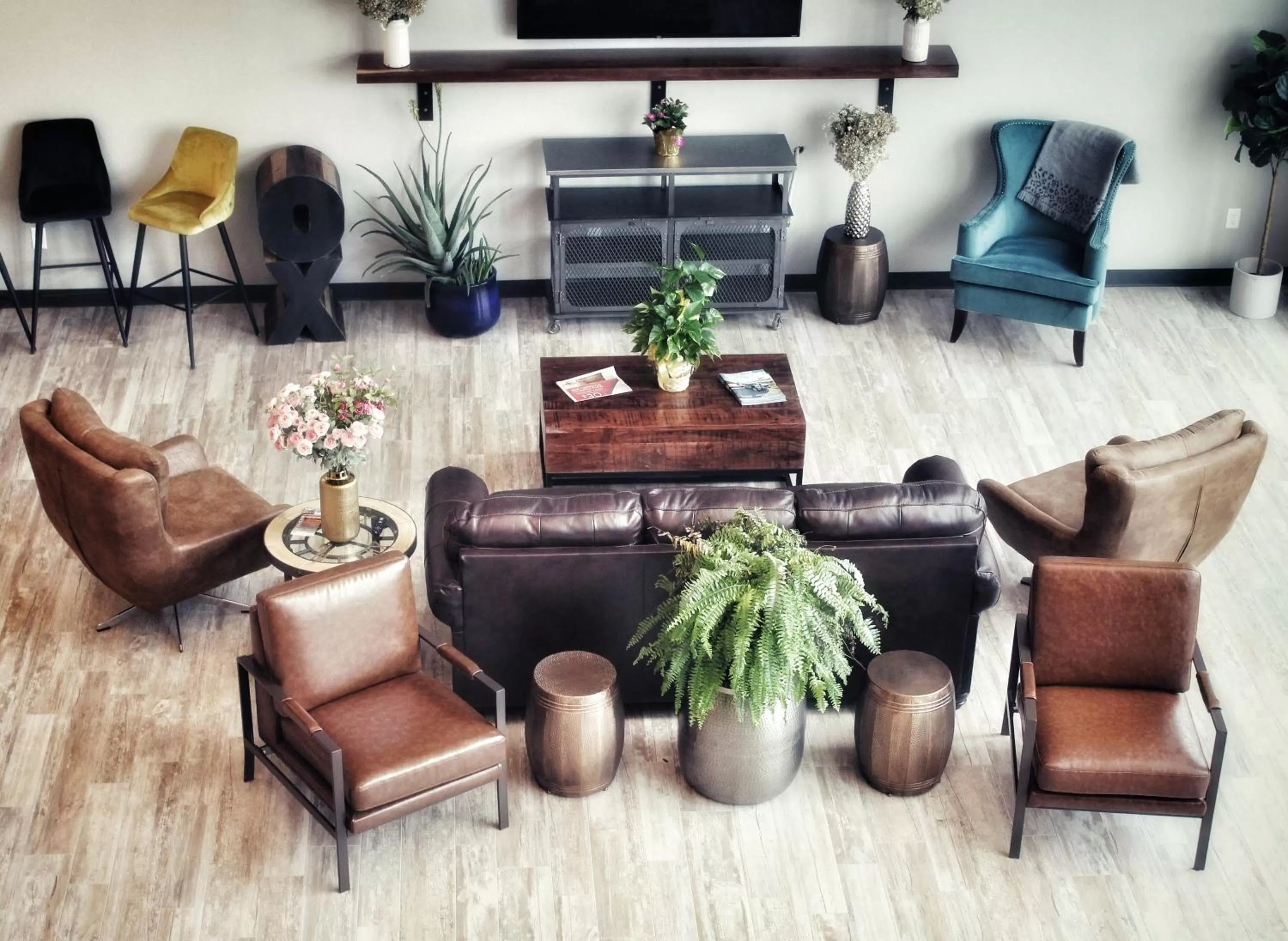 Communal lounge/ TV room in Waterfront Hotel