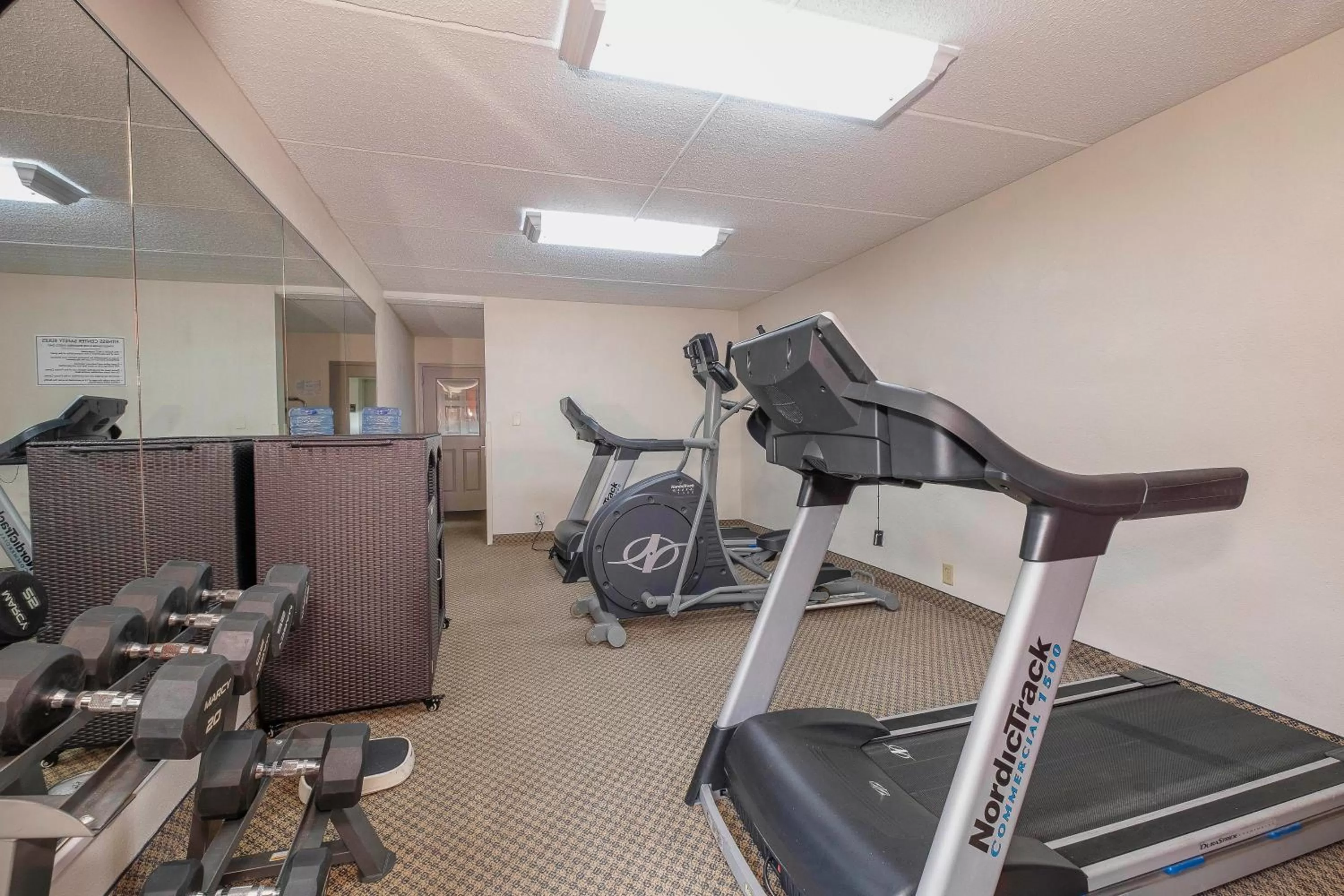 Fitness centre/facilities in Red Roof Inn & Suites Macon