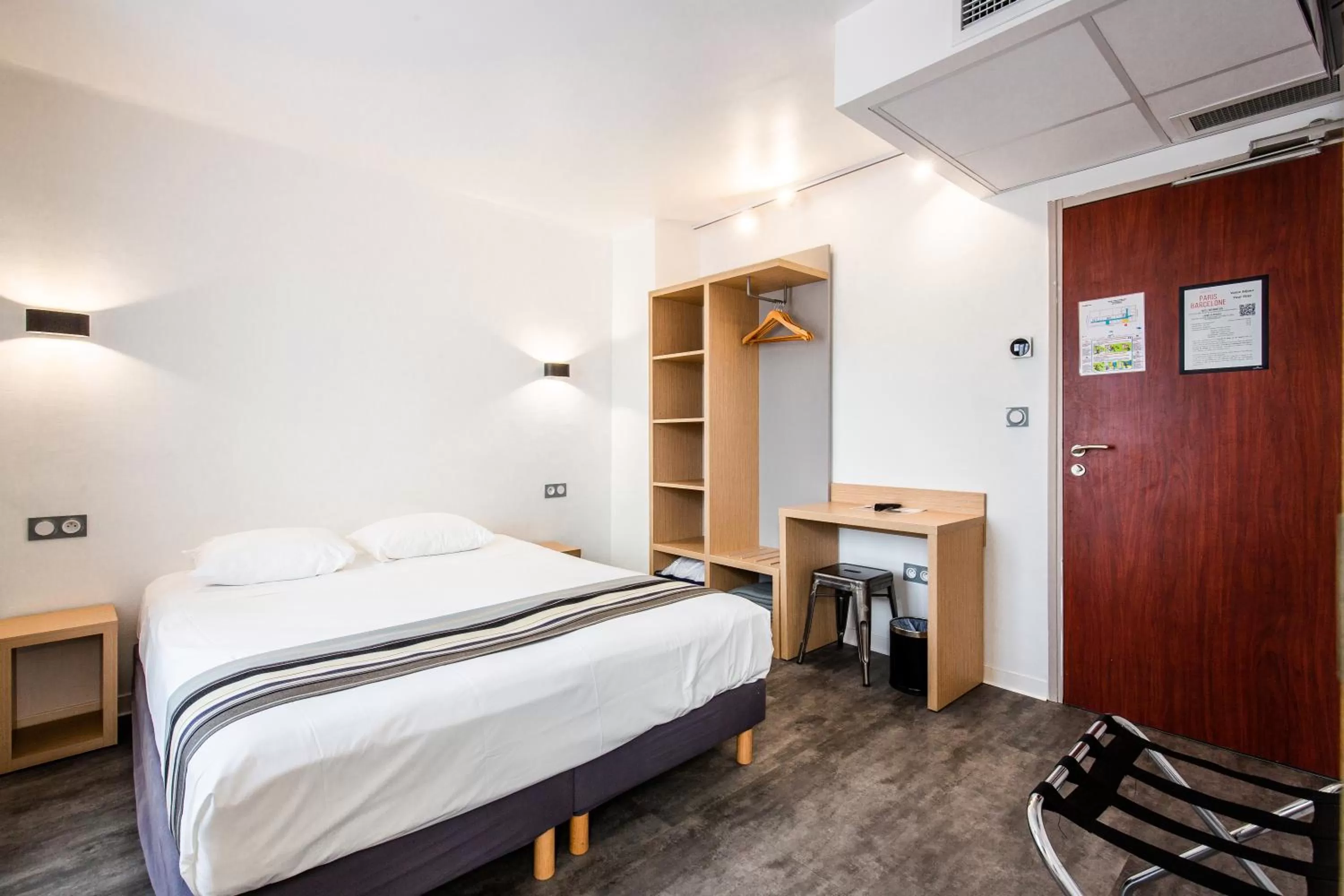 Bed in Hôtel PB - Paris-Barcelone