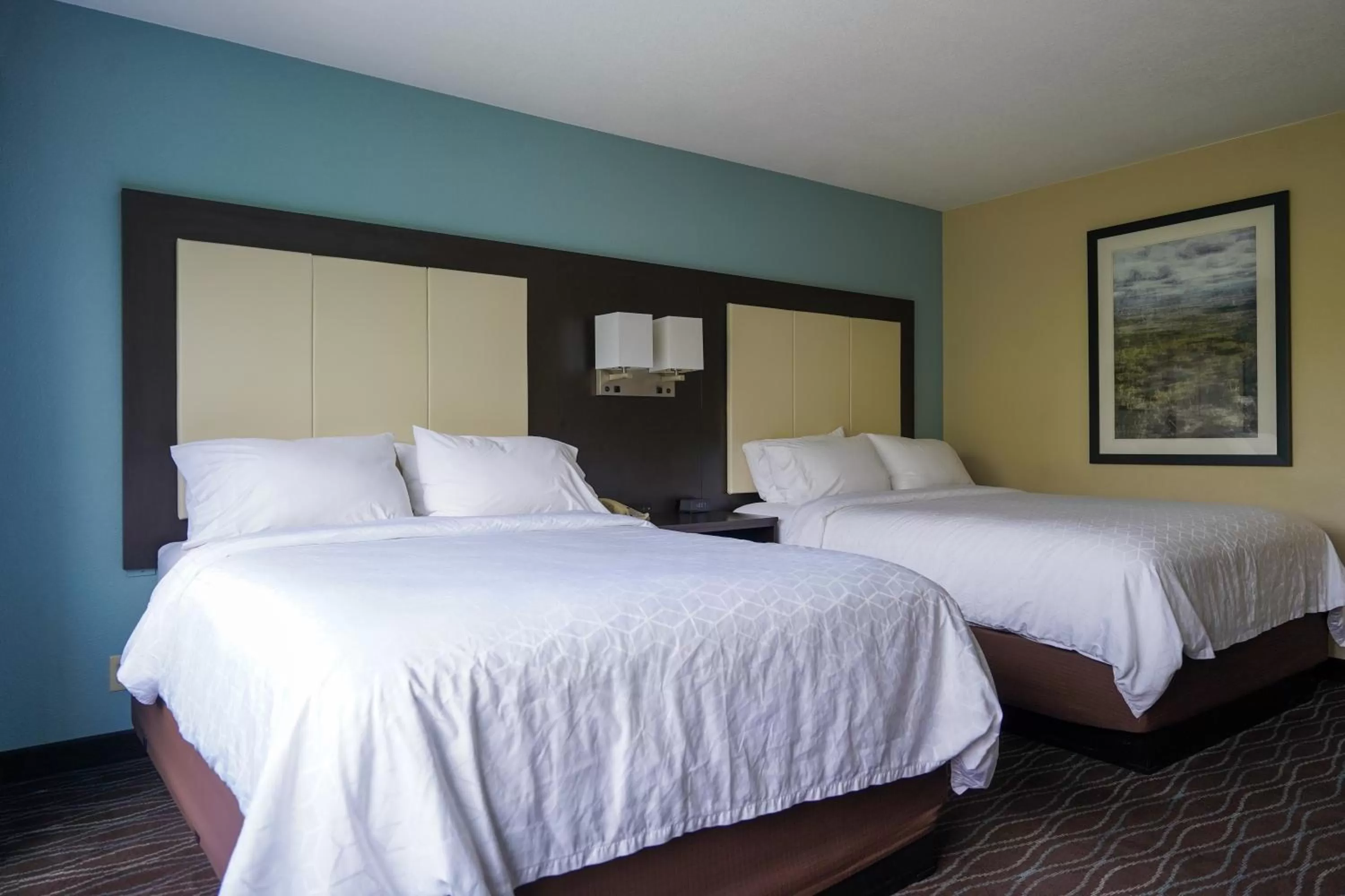 Bed in Holiday Inn Express Boise Downtown by IHG
