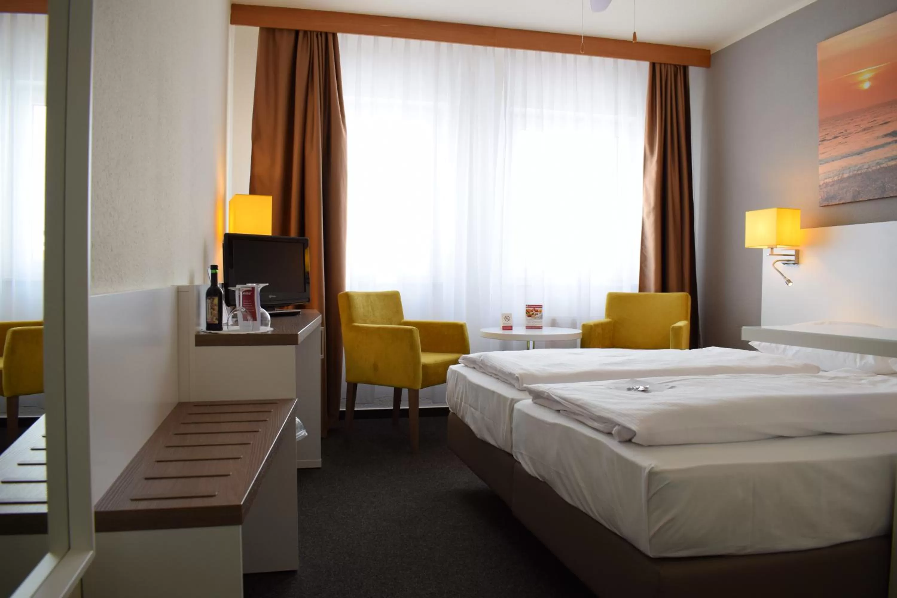 Photo of the whole room, Bed in astral'Inn Leipzig Hotel & Restaurant