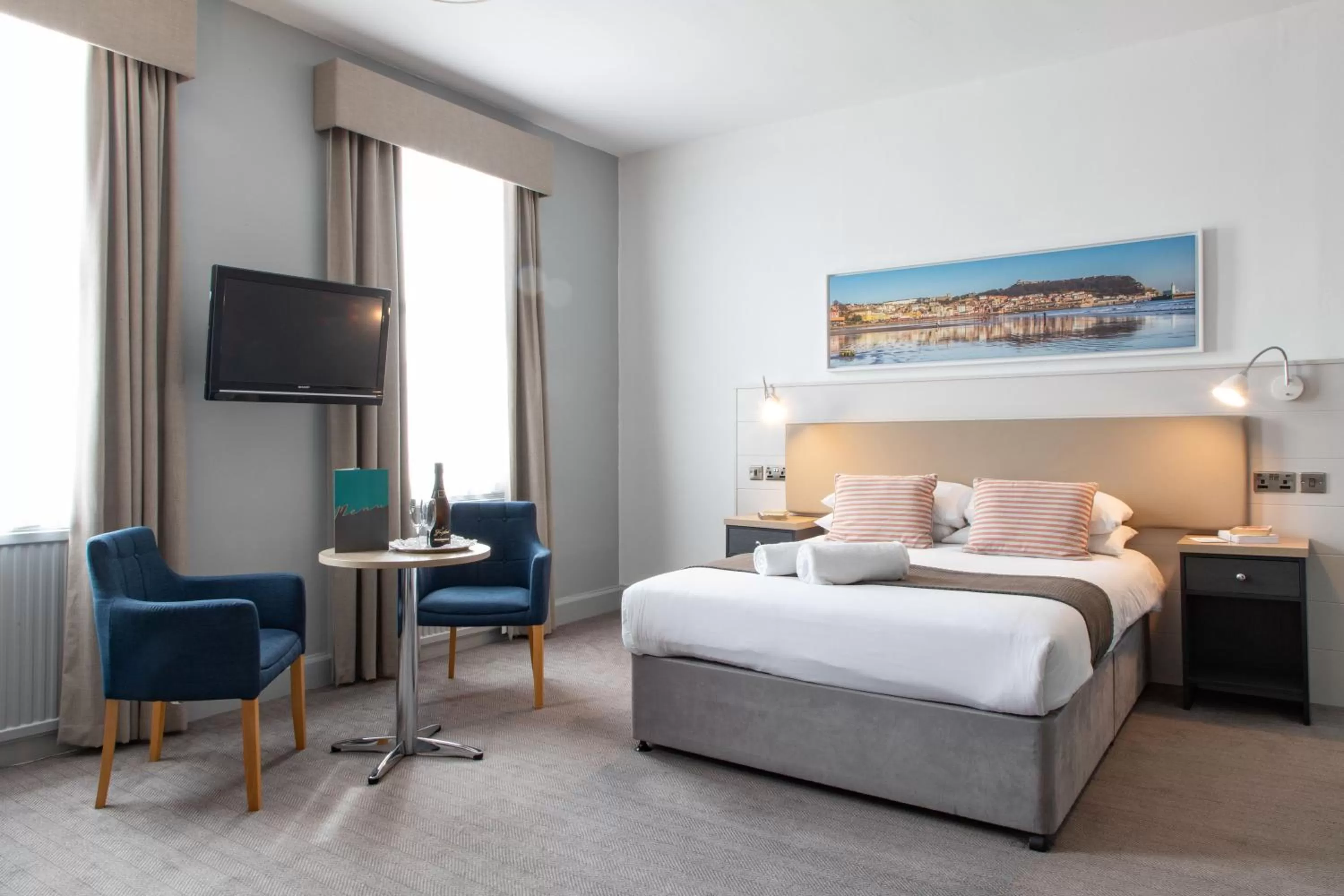 Photo of the whole room, Bed in The Caledonian New Southlands Hotel