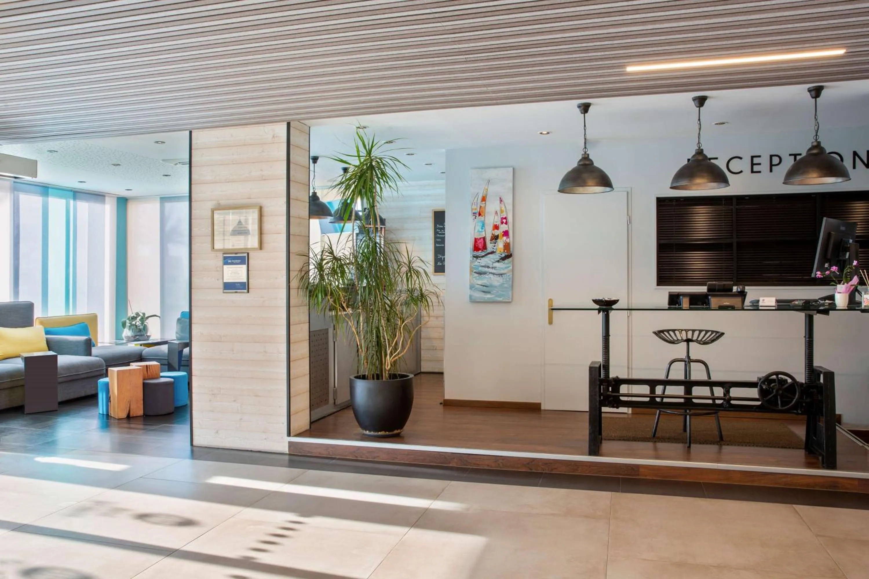 Lobby or reception in Best Western Plus Hotel Canet-Plage