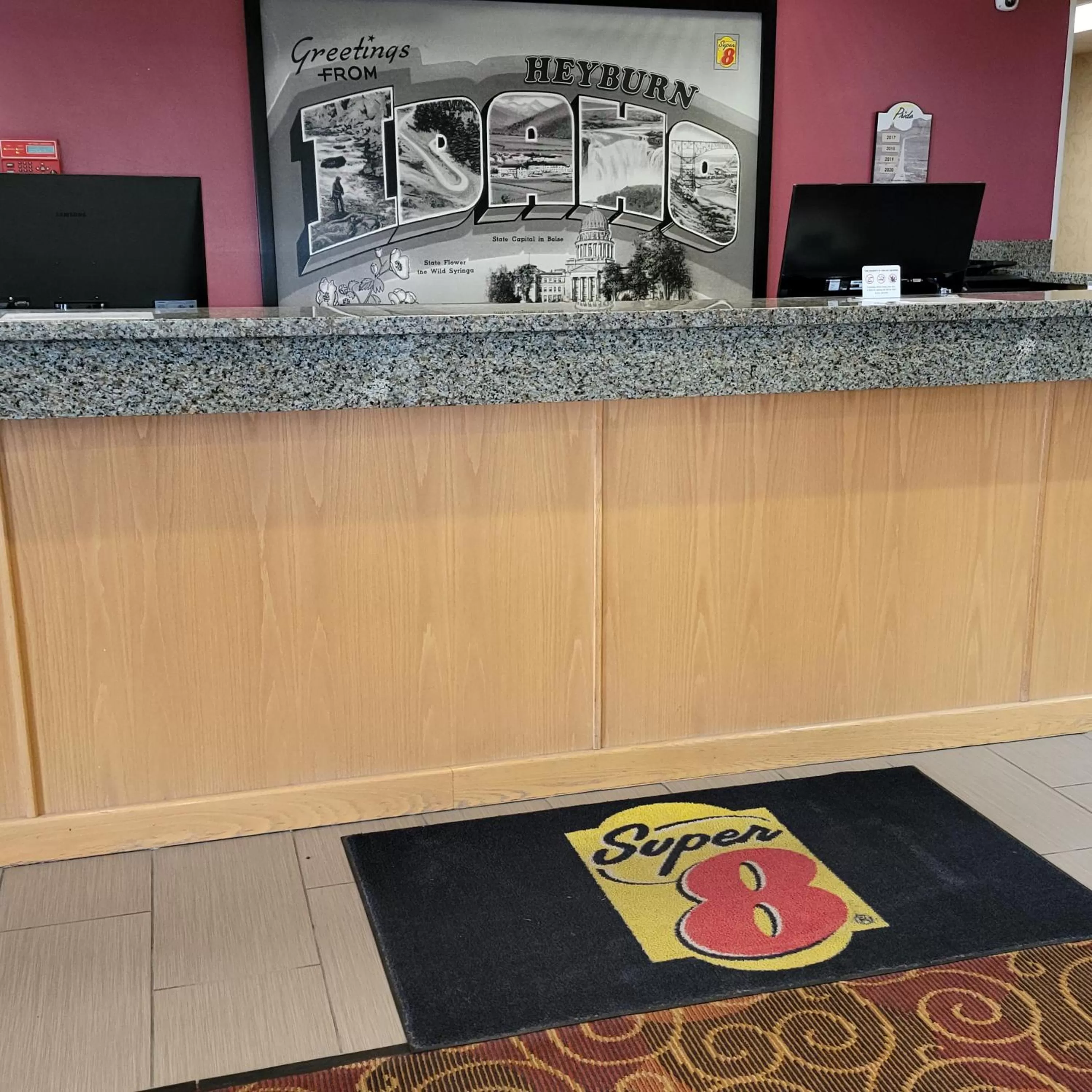 Lobby or reception in Super 8 by Wyndham Heyburn