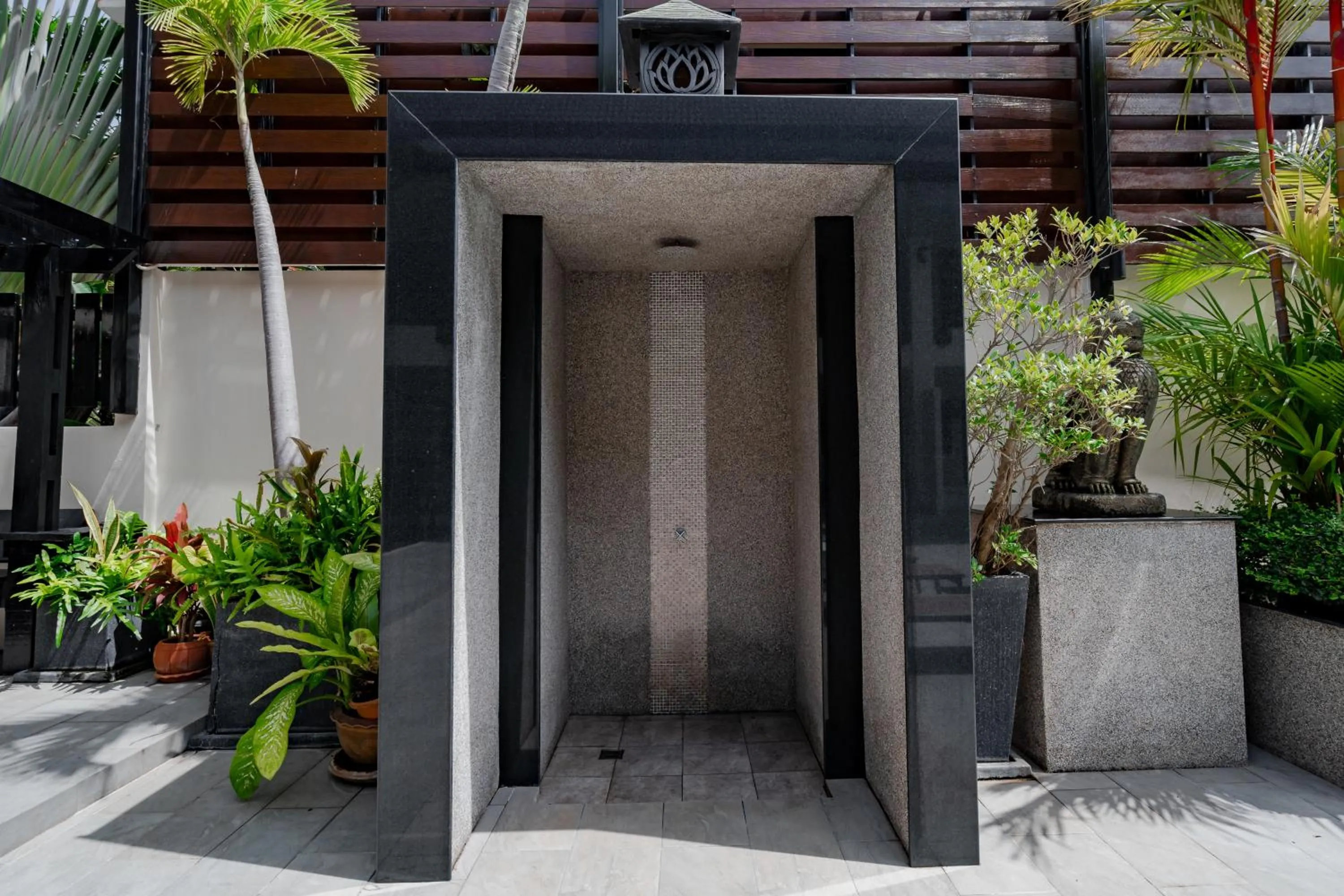 Area and facilities in Naiya Buree Boutique Resort Nai Harn Beach