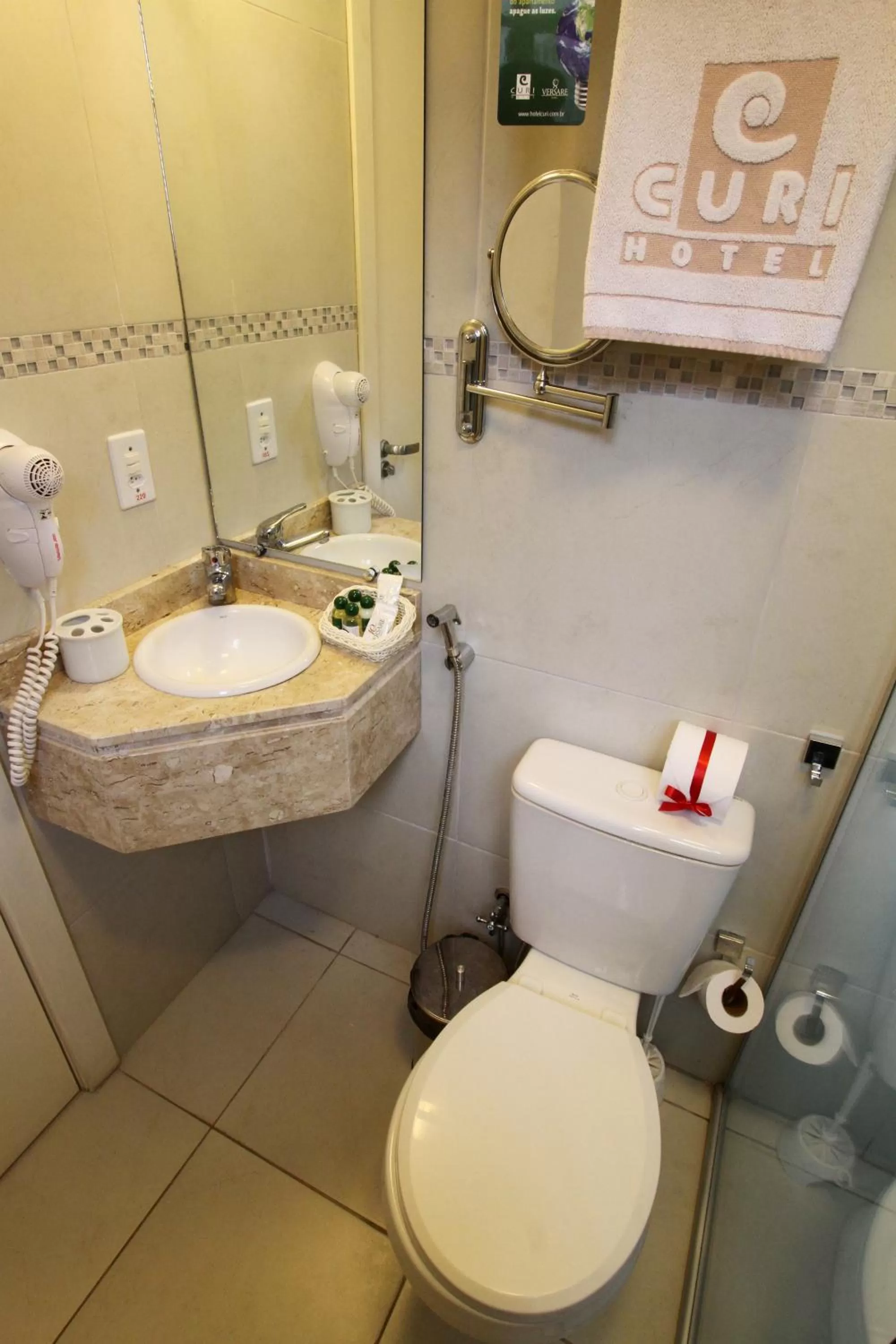 Bathroom in Hotel Curi Executive