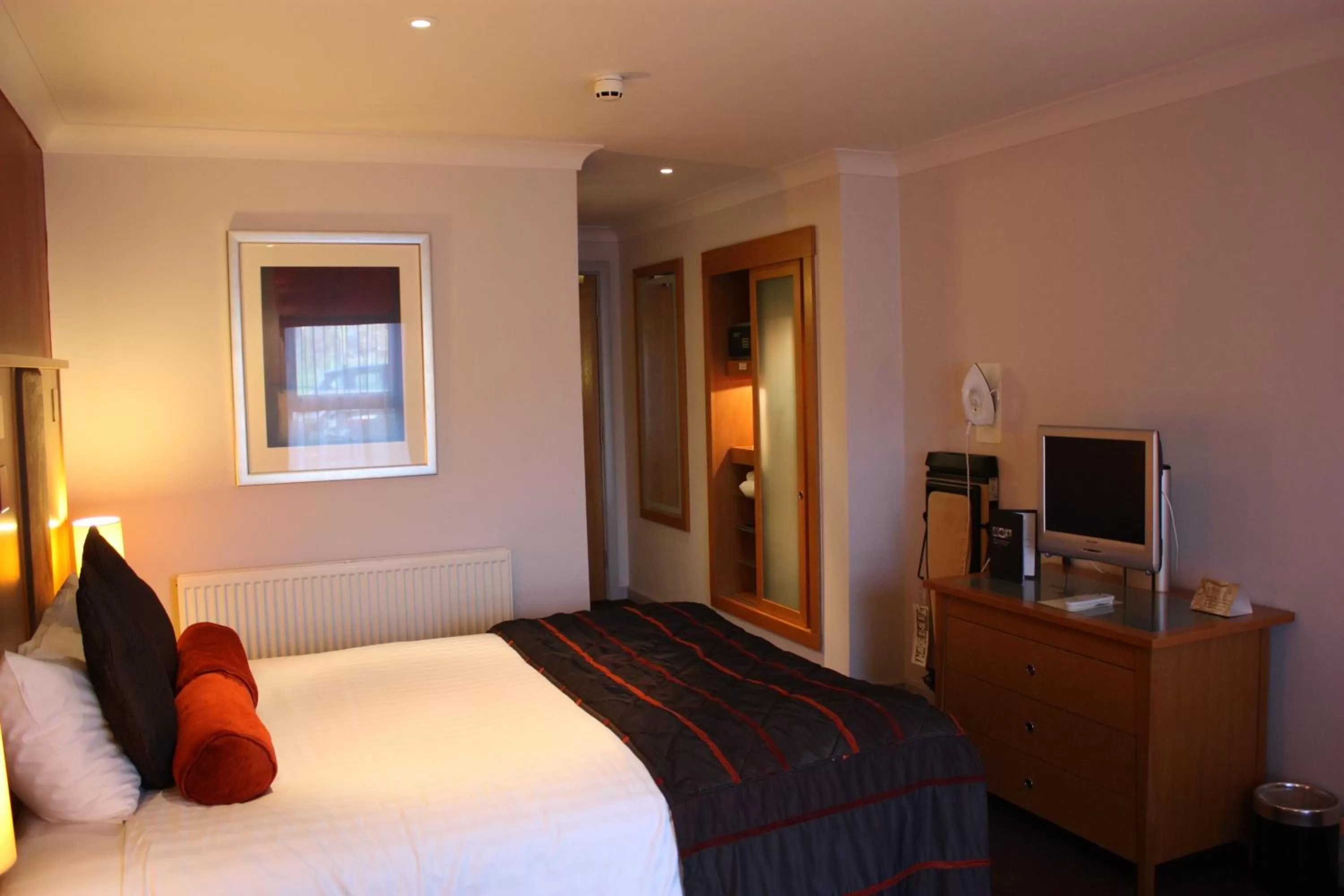 Property building, Bed in Alexandra House