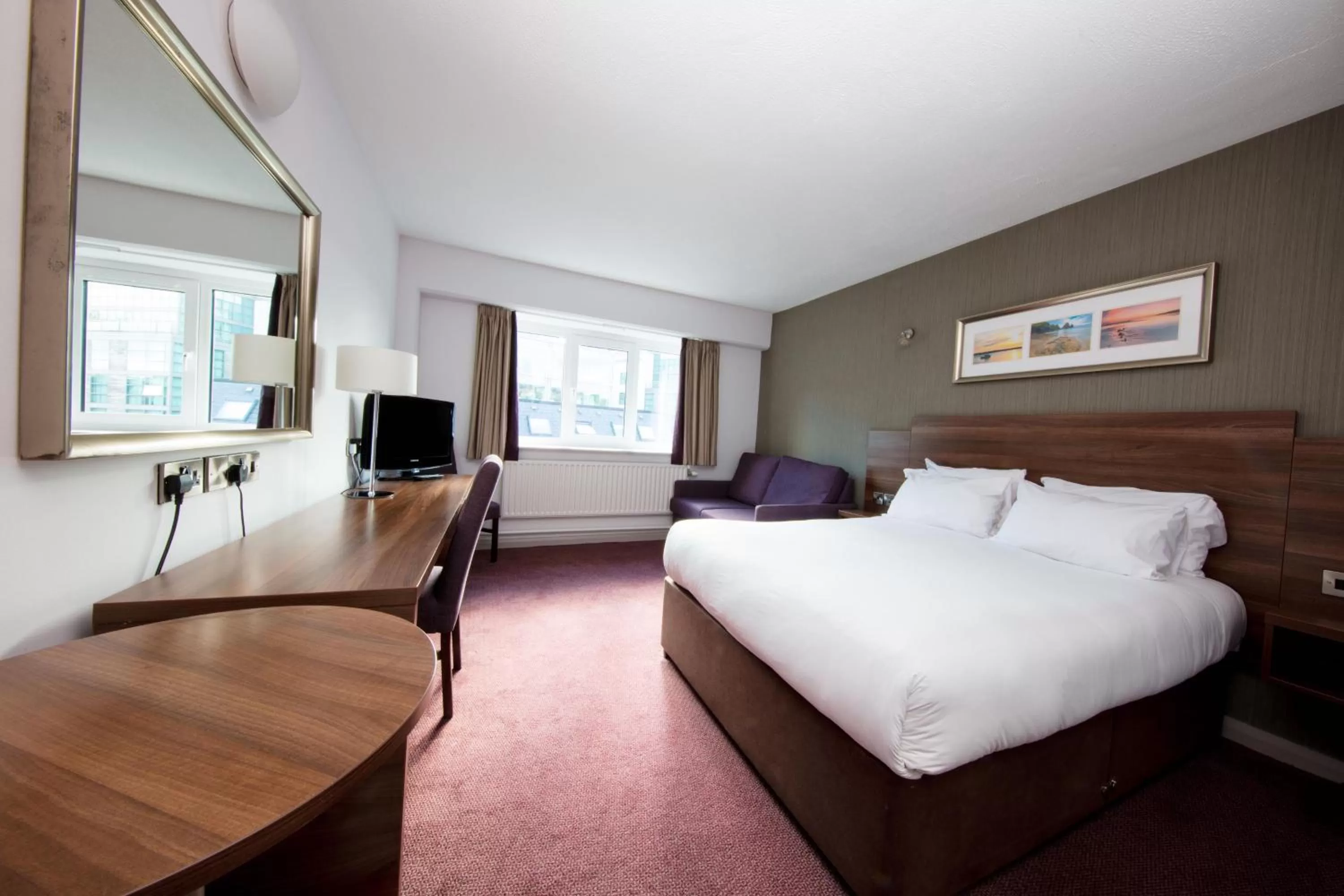 Photo of the whole room, Bed in Leonardo Hotel Cork