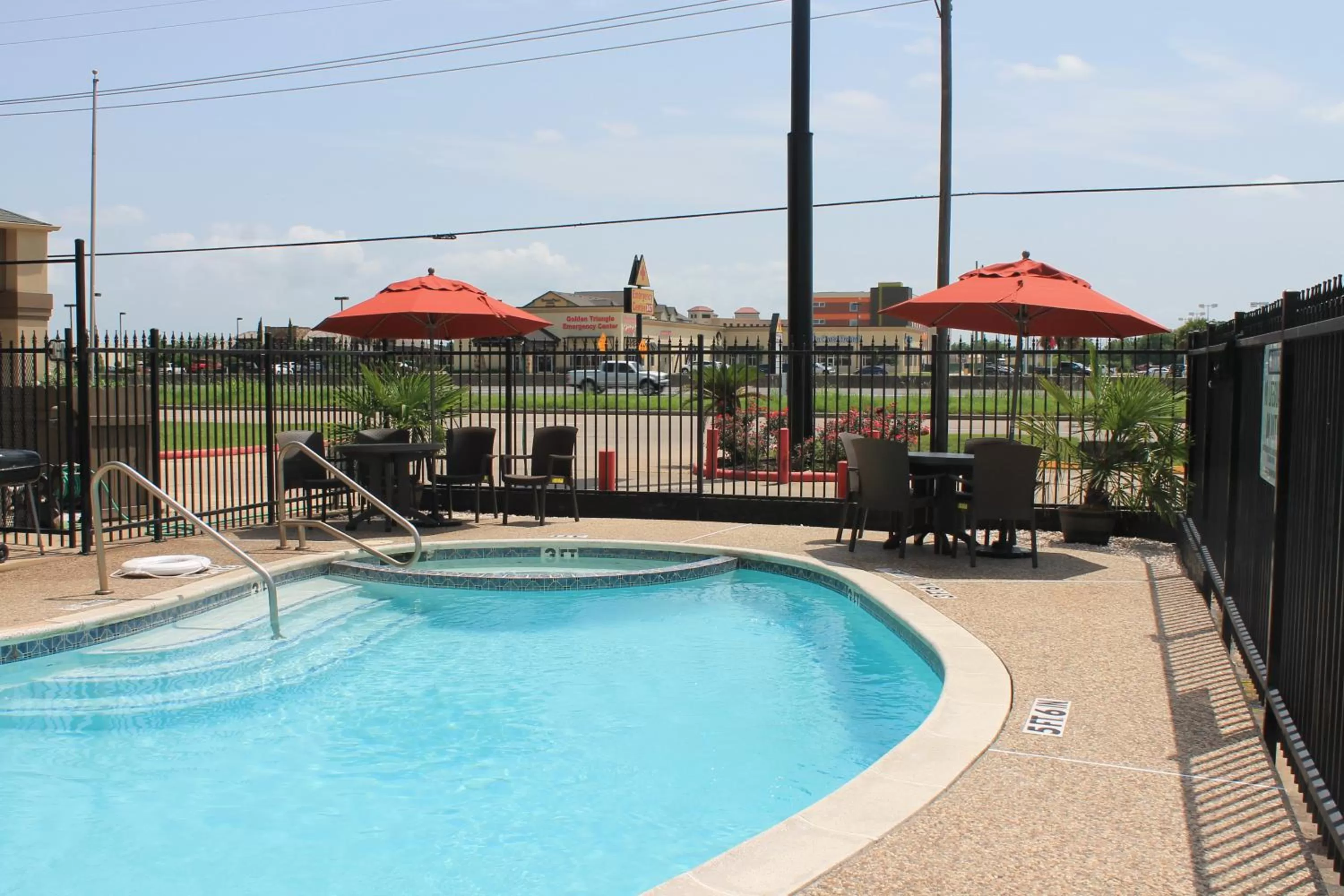 Swimming pool in Quality Inn & Suites Port Arthur - Nederland