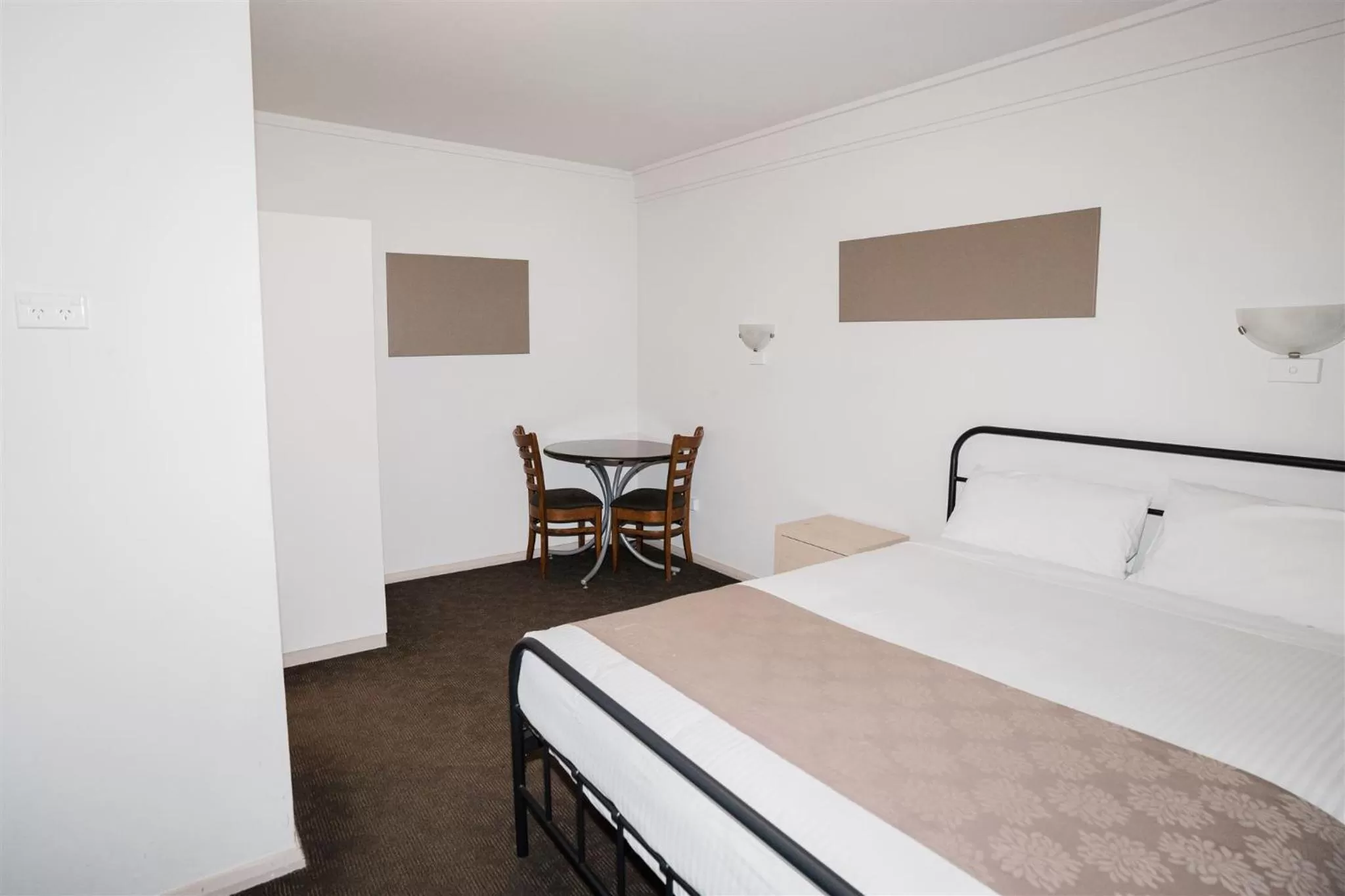 Bed in Hurley's Bar & Bistro