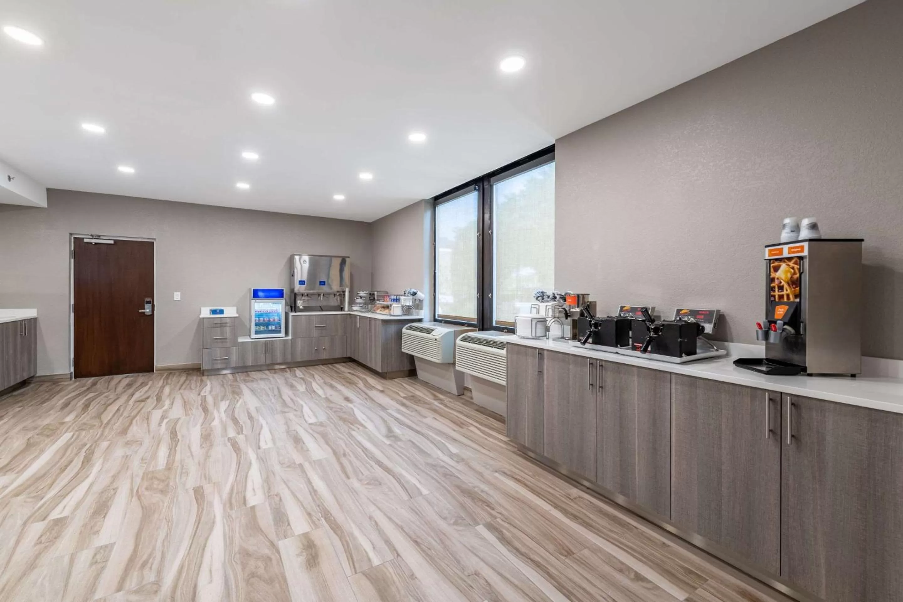 Breakfast in Comfort Inn Chicago Schaumburg - O'Hare Airport