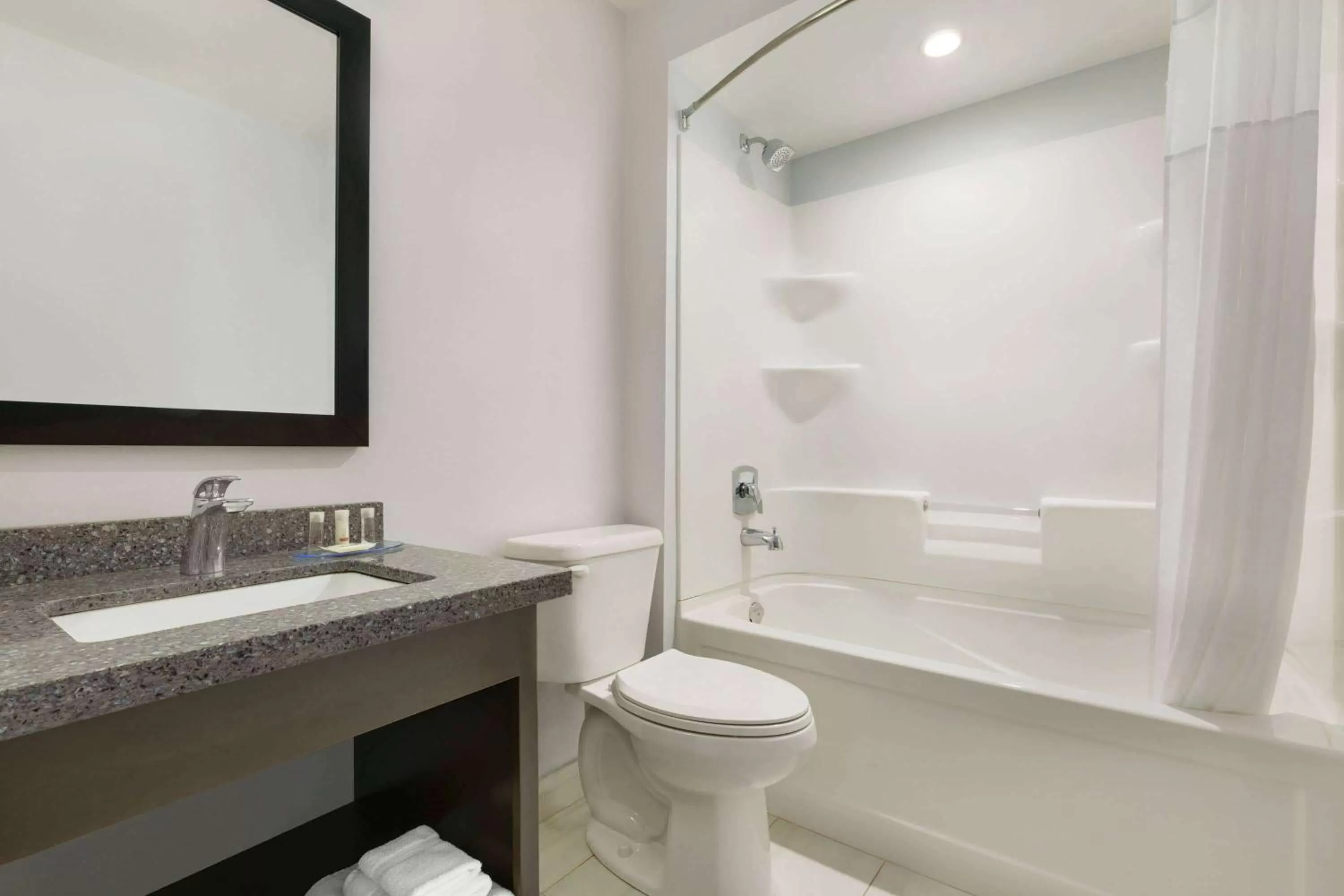 Bathroom in Days Inn by Wyndham Sarnia Harbourfront