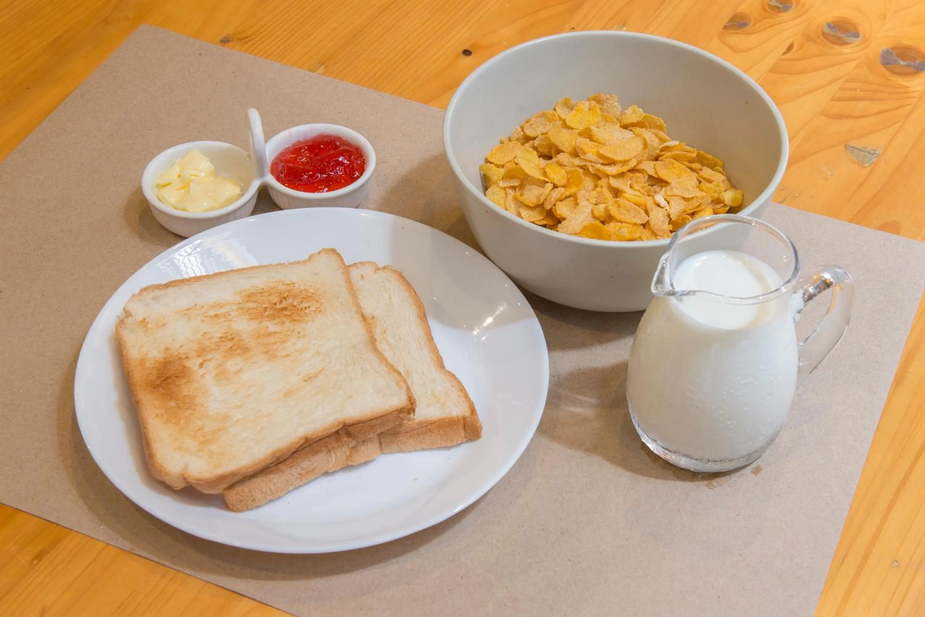 Kinnon Deluxe Hostel Coworking Cafe