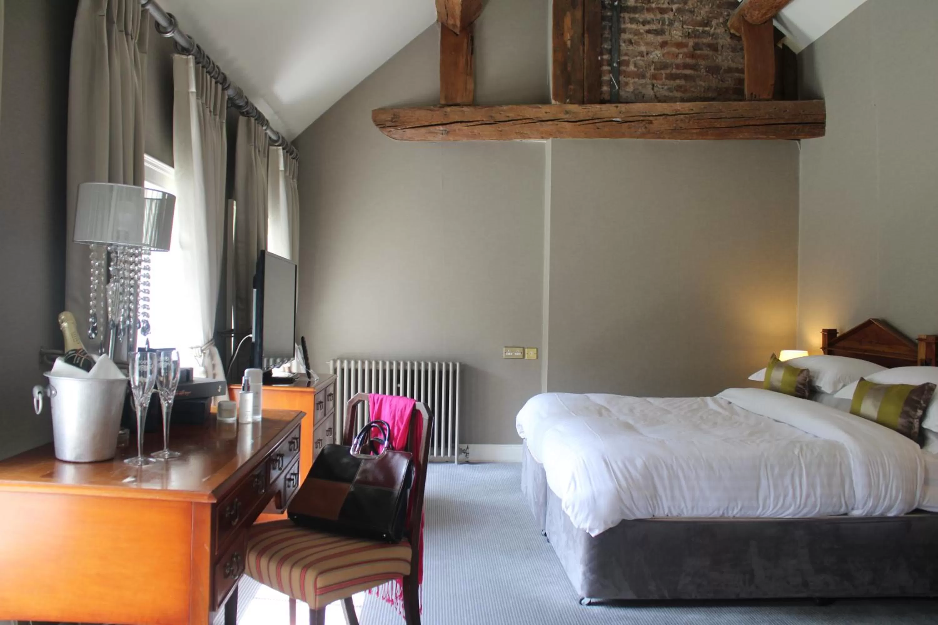 Bedroom, Bed in Maryborough Hotel & Spa